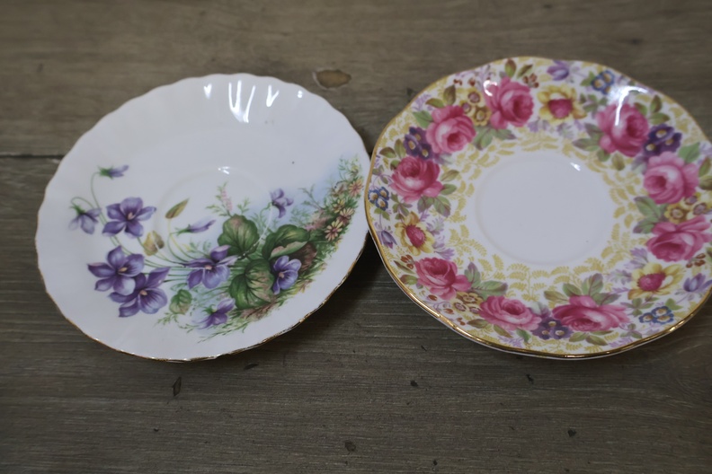 Set van 8 diverse kop en schotels - met oa Royal Albert – foto 11 – kavel bij GSD Auctions, Zoeterwoude