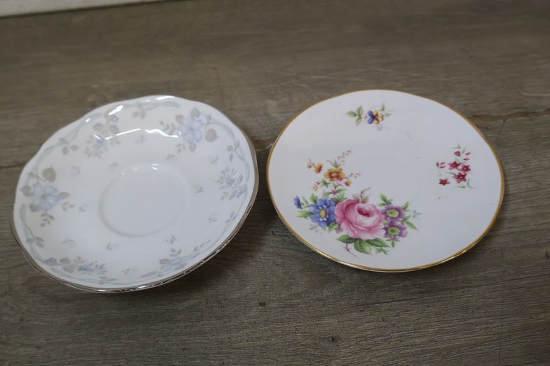 Set van 8 diverse kop en schotels - met oa Royal Albert – foto 14 – kavel bij GSD Auctions, Zoeterwoude