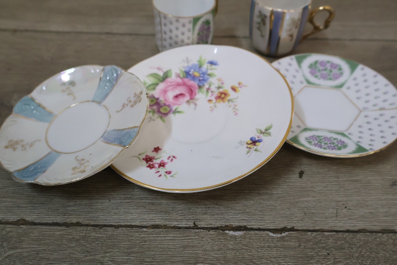 Set van 8 diverse kop en schotels - met oa Royal Albert – foto 15 – kavel bij GSD Auctions, Zoeterwoude