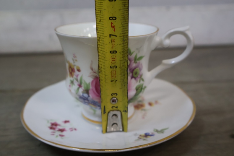 Set van 8 diverse kop en schotels - met oa Royal Albert – foto 17 – kavel bij GSD Auctions, Zoeterwoude