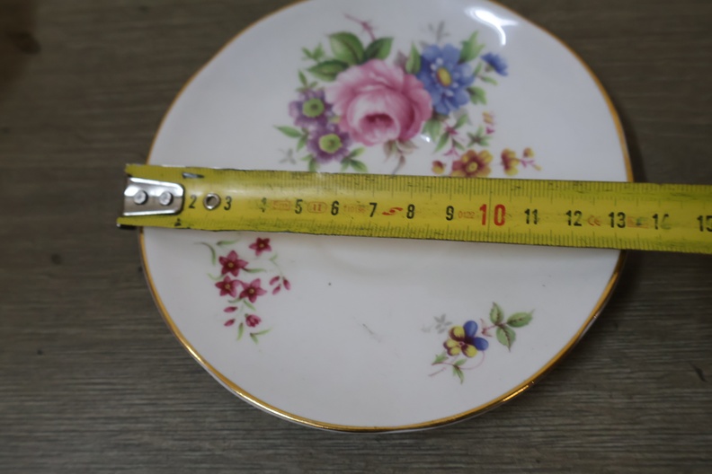 Set van 8 diverse kop en schotels - met oa Royal Albert – foto 18 – kavel bij GSD Auctions, Zoeterwoude