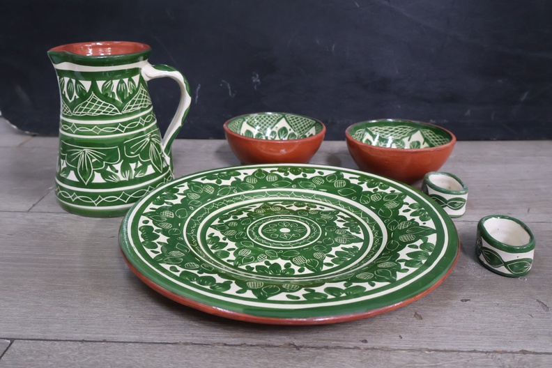 Groen aardewerk servies - Portugal – foto 4 – kavel bij GSD Auctions, Zoeterwoude