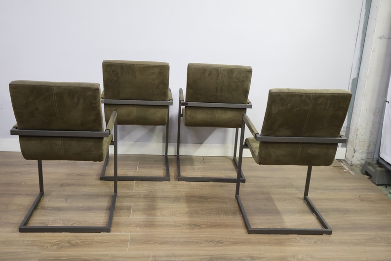 Set van 4 groene eetkamerstoelen met metalen frame – foto 6 – kavel bij GSD Auctions, Zoeterwoude