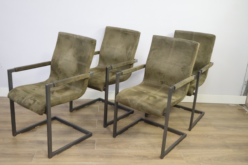 Set van 4 groene eetkamerstoelen met metalen frame – foto 10 – kavel bij GSD Auctions, Zoeterwoude