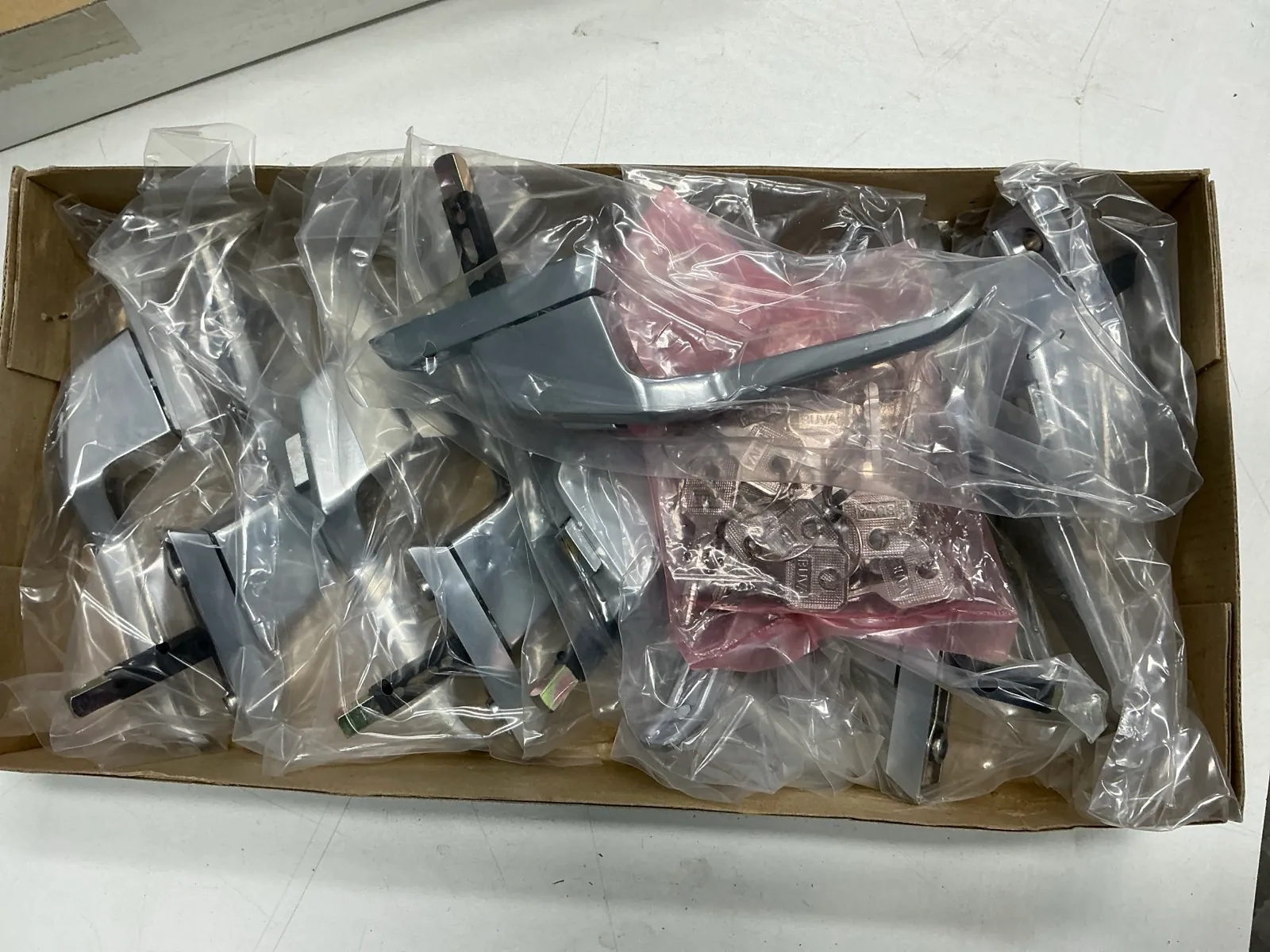 10 x BUVA Raamkruk met sleutel – foto 2 – kavel bij GSD Auctions, Zoeterwoude