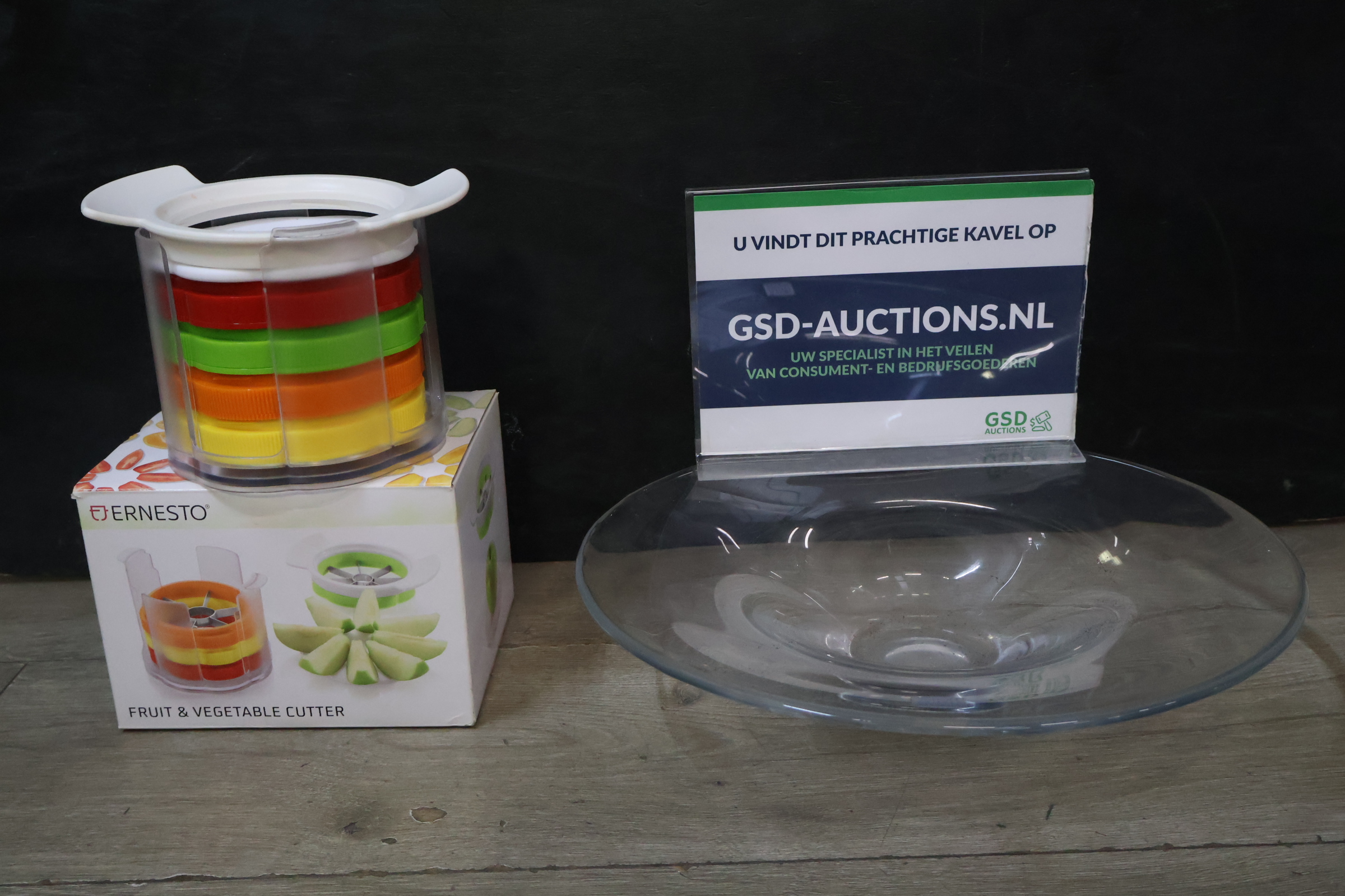 Ernesto Fruit & Vegetable Cutter met een glazen schaal' – kavel bij GSD Auctions, Zoeterwoude