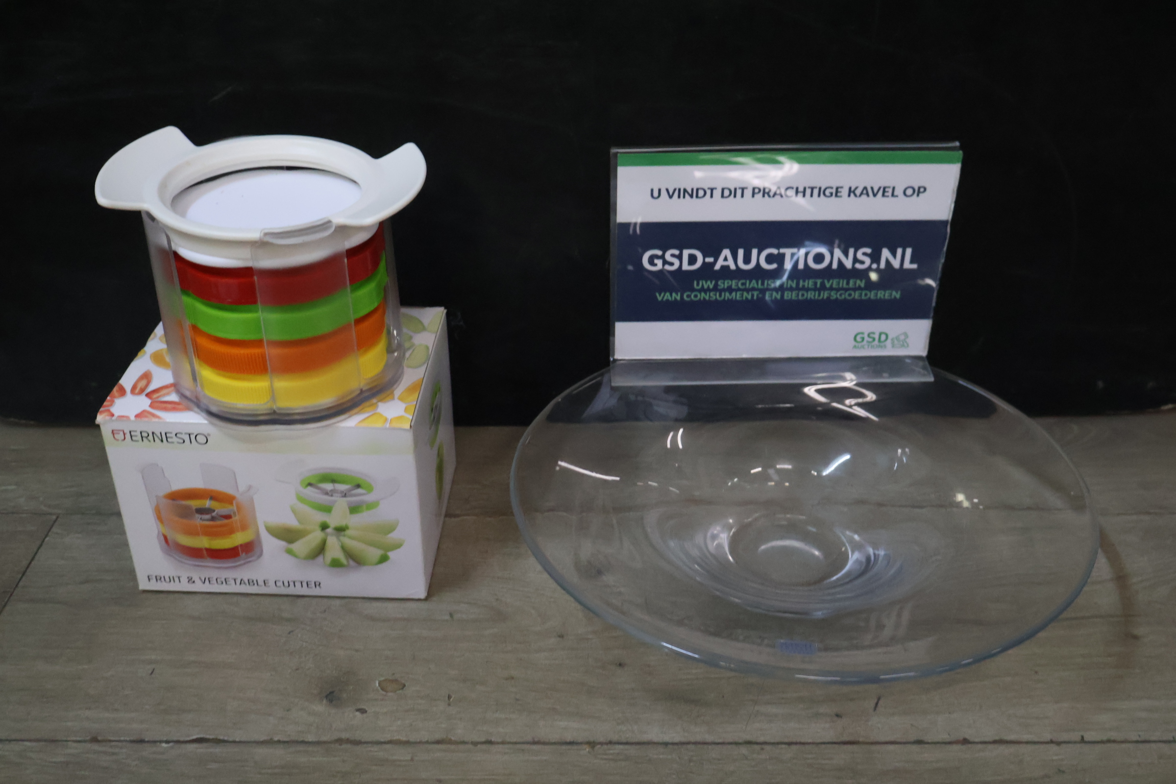 Ernesto Fruit & Vegetable Cutter met een glazen schaal' – foto 2 – kavel bij GSD Auctions, Zoeterwoude