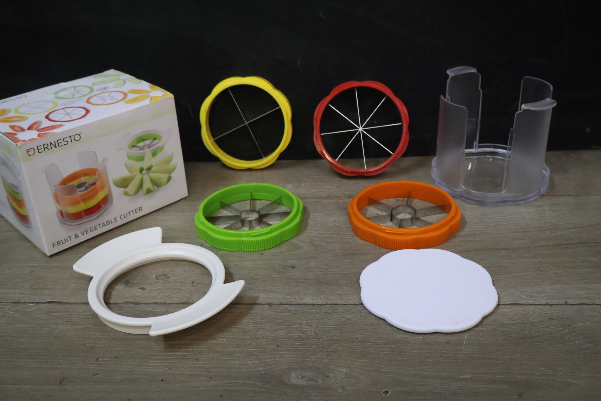 Ernesto Fruit & Vegetable Cutter met een glazen schaal' – foto 9 – kavel bij GSD Auctions, Zoeterwoude