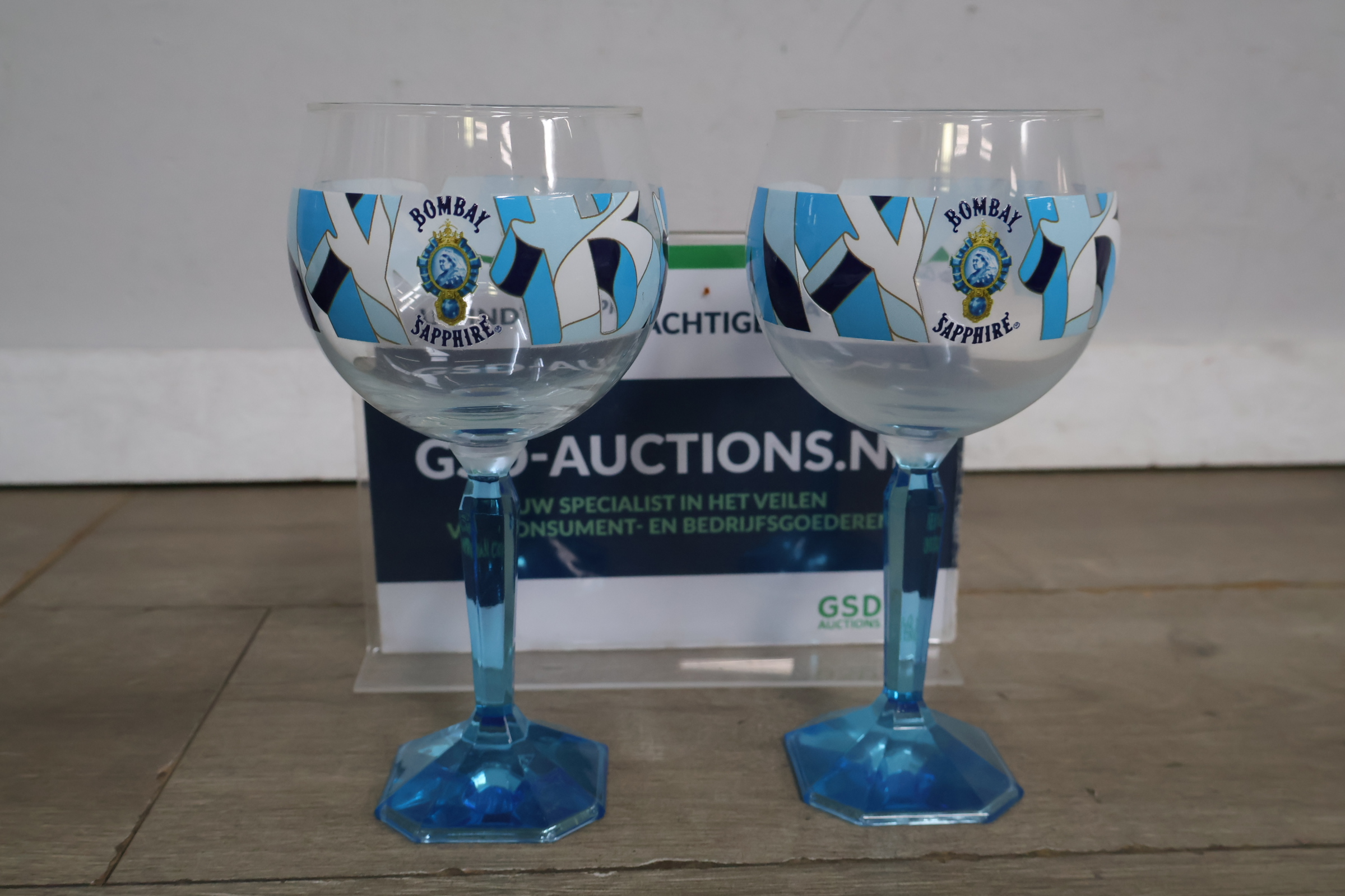 Set van 2 Bombay Sapphire glazen' – kavel bij GSD Auctions, Zoeterwoude