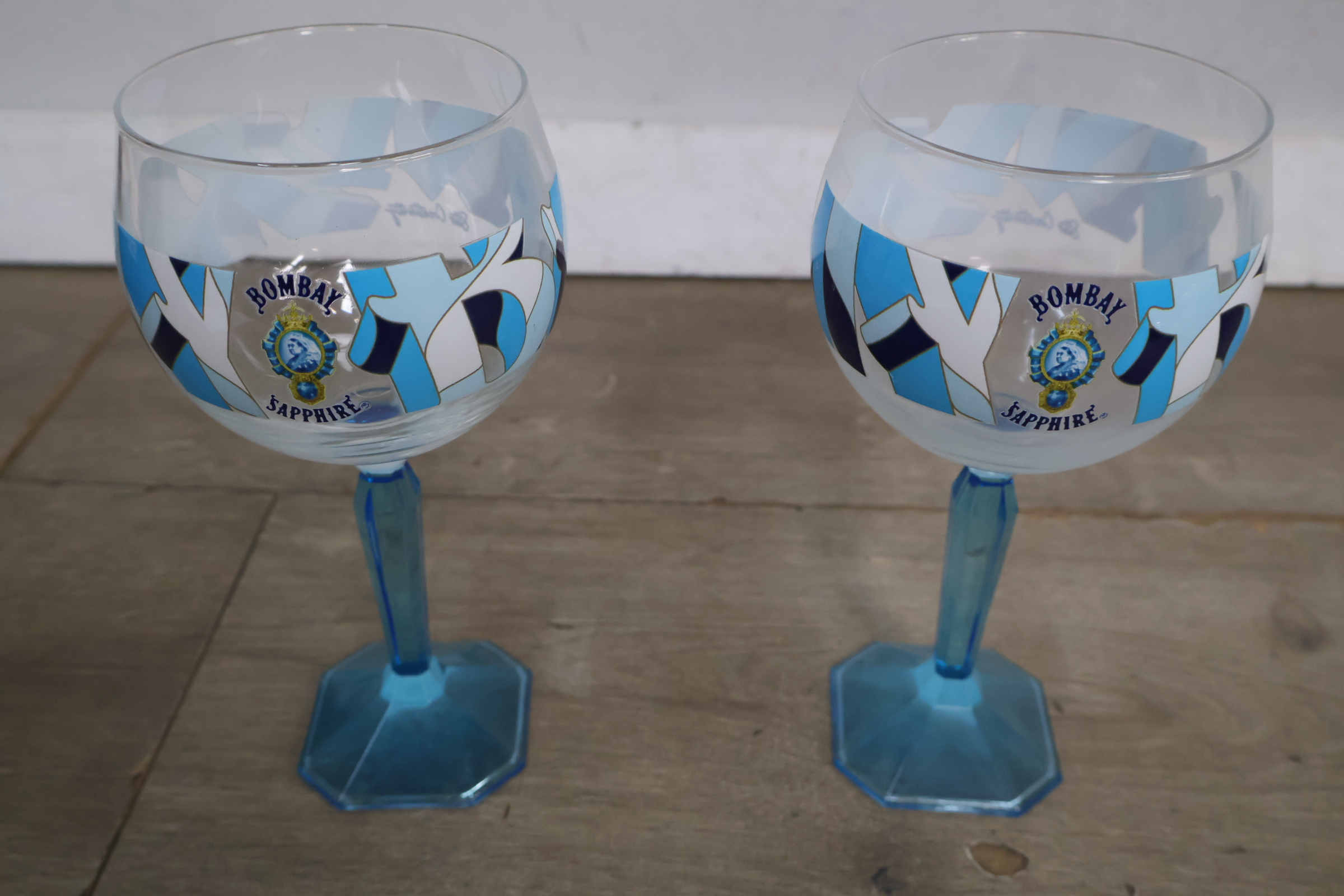 Set van 2 Bombay Sapphire glazen' – foto 4 – kavel bij GSD Auctions, Zoeterwoude