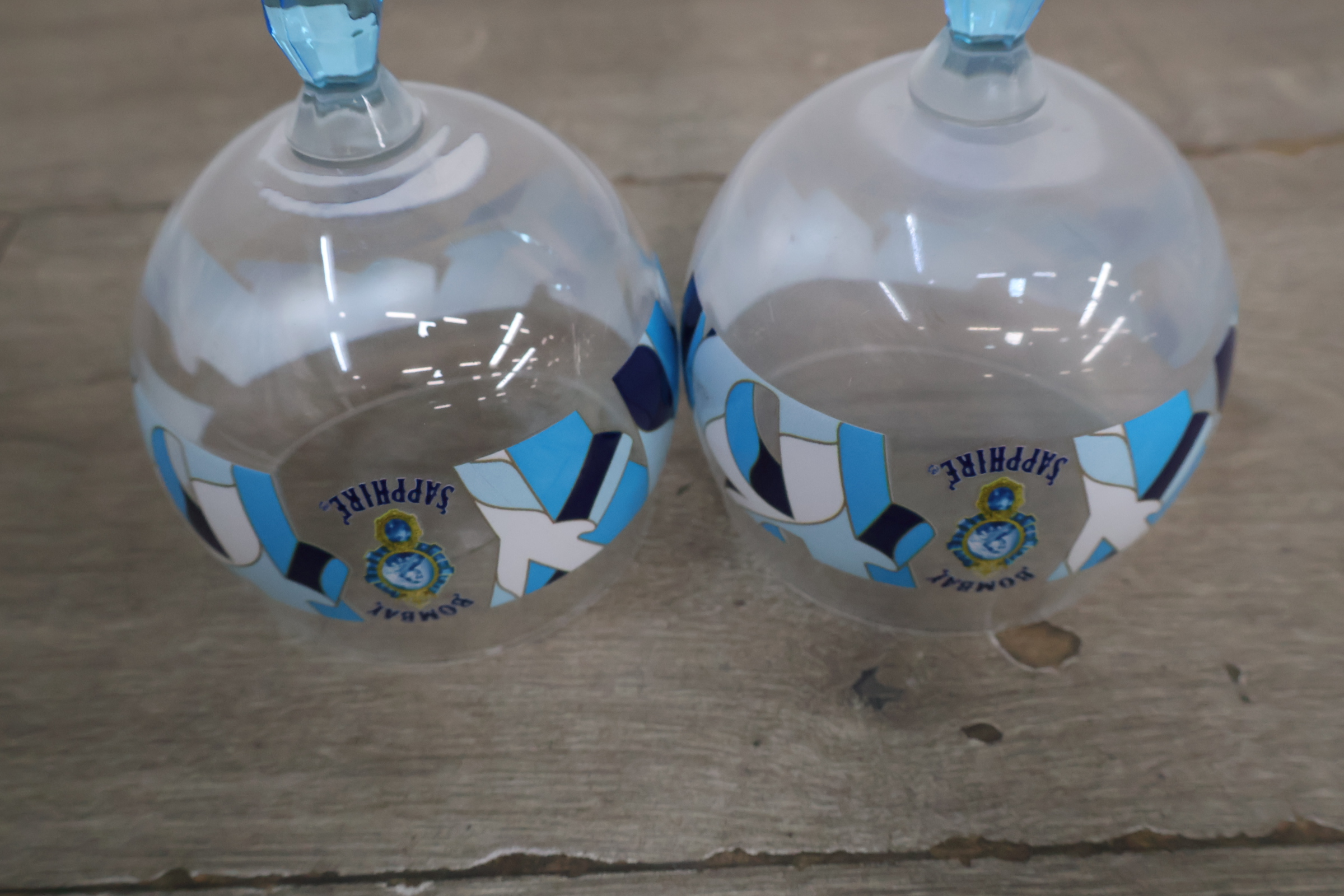 Set van 2 Bombay Sapphire glazen' – foto 9 – kavel bij GSD Auctions, Zoeterwoude