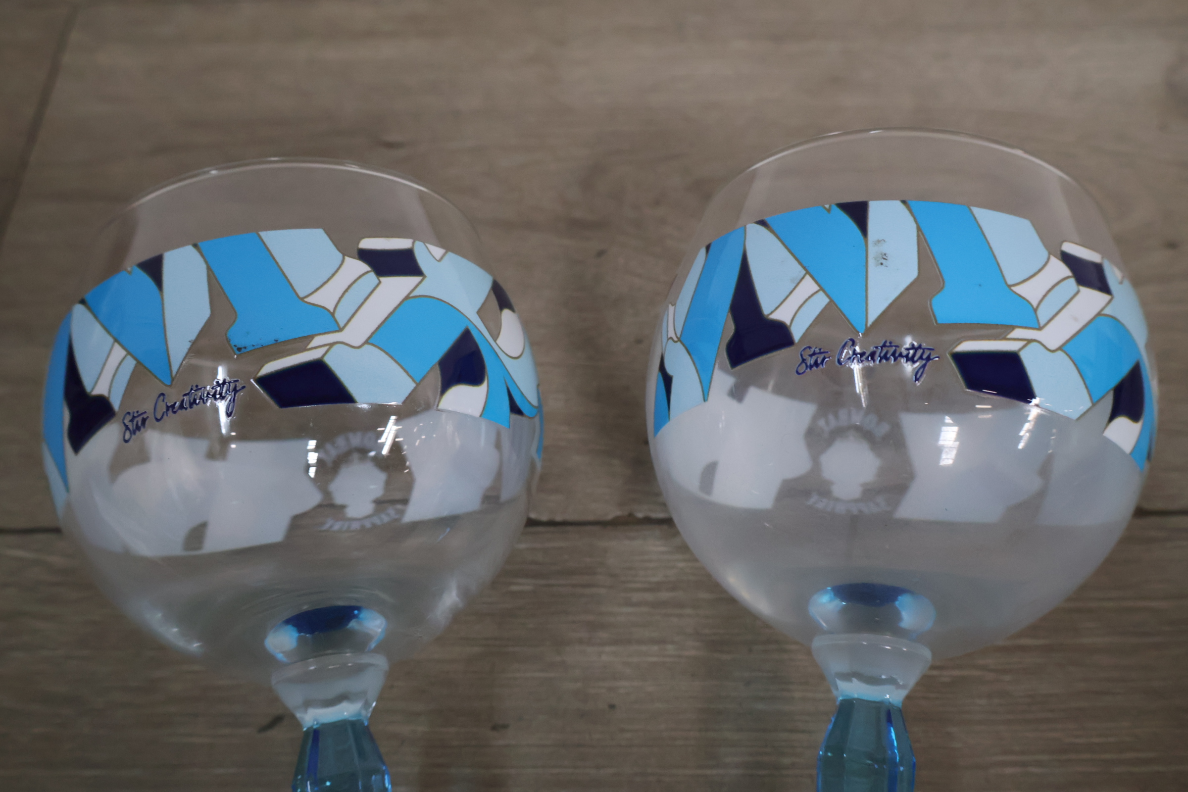 Set van 2 Bombay Sapphire glazen' – foto 12 – kavel bij GSD Auctions, Zoeterwoude