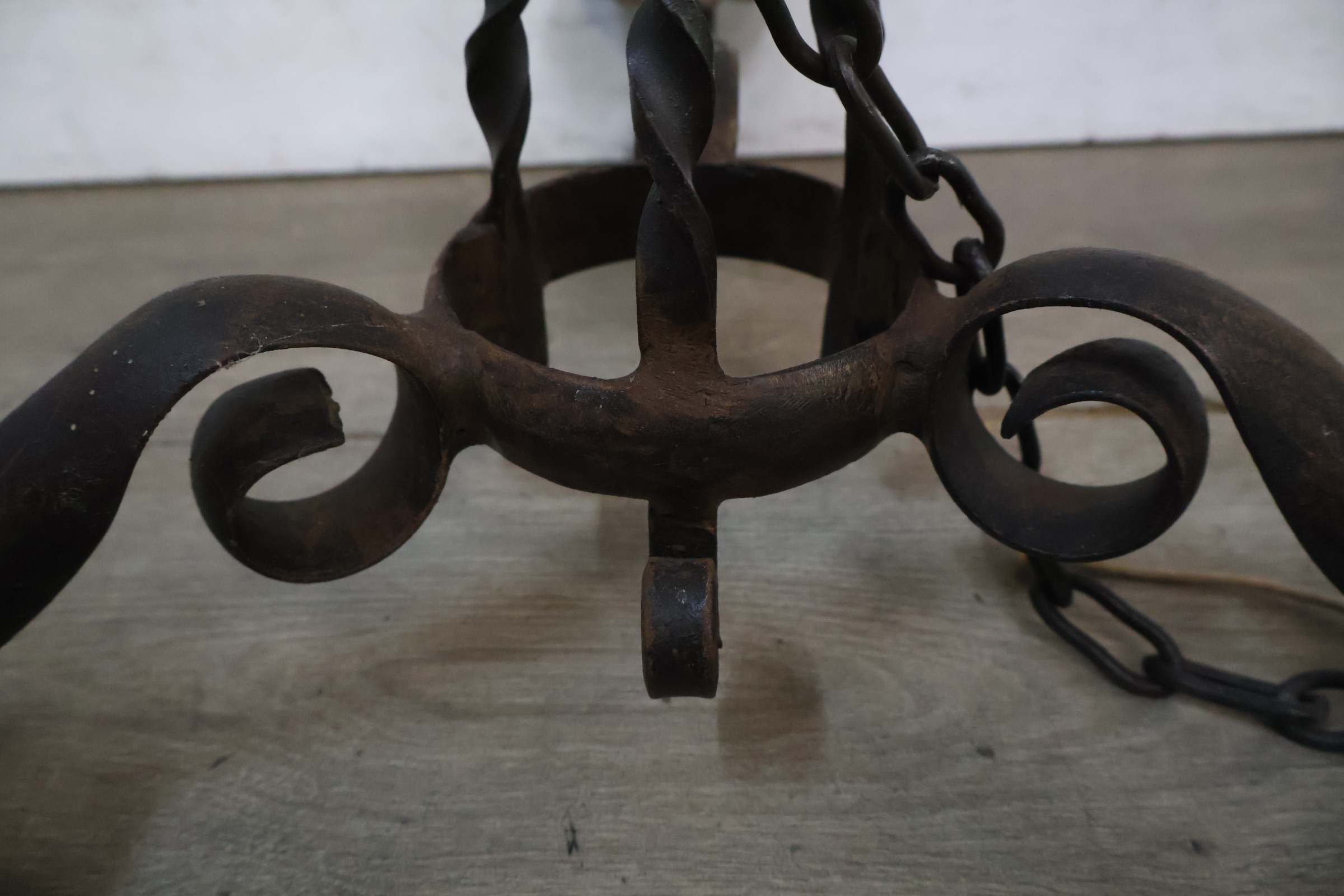 Smeedijzeren kroonluchter' – foto 10 – kavel bij GSD Auctions, Zoeterwoude