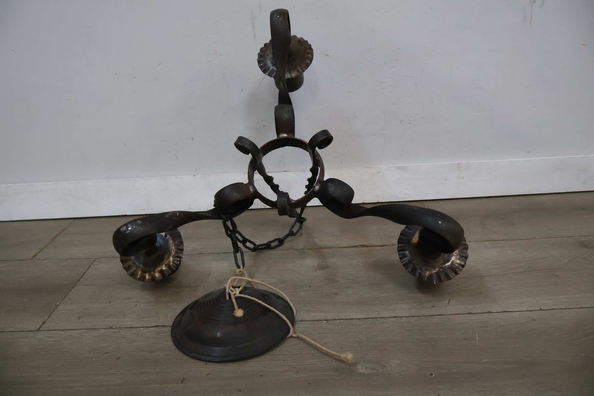 Smeedijzeren kroonluchter' – foto 12 – kavel bij GSD Auctions, Zoeterwoude