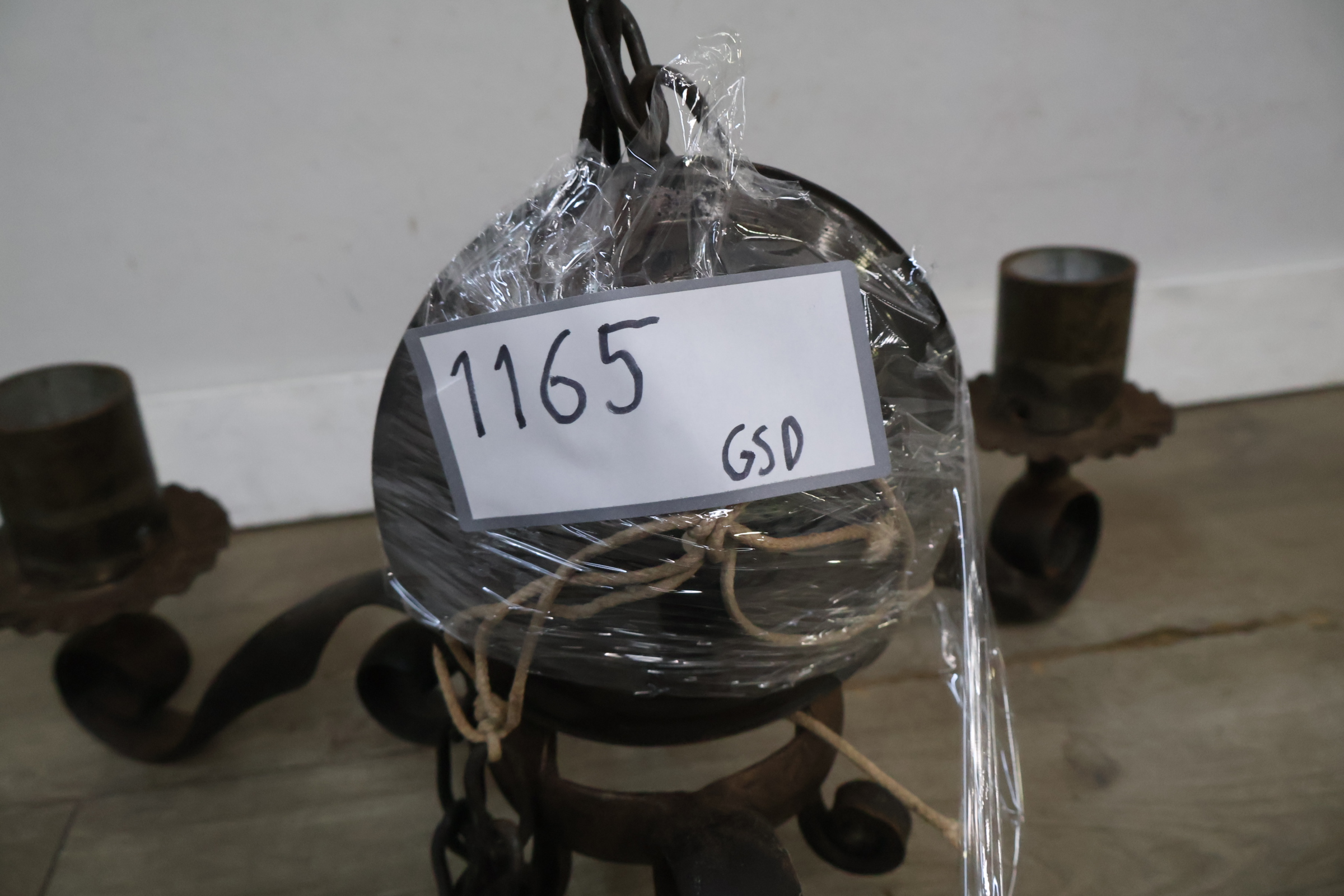 Smeedijzeren kroonluchter' – foto 17 – kavel bij GSD Auctions, Zoeterwoude