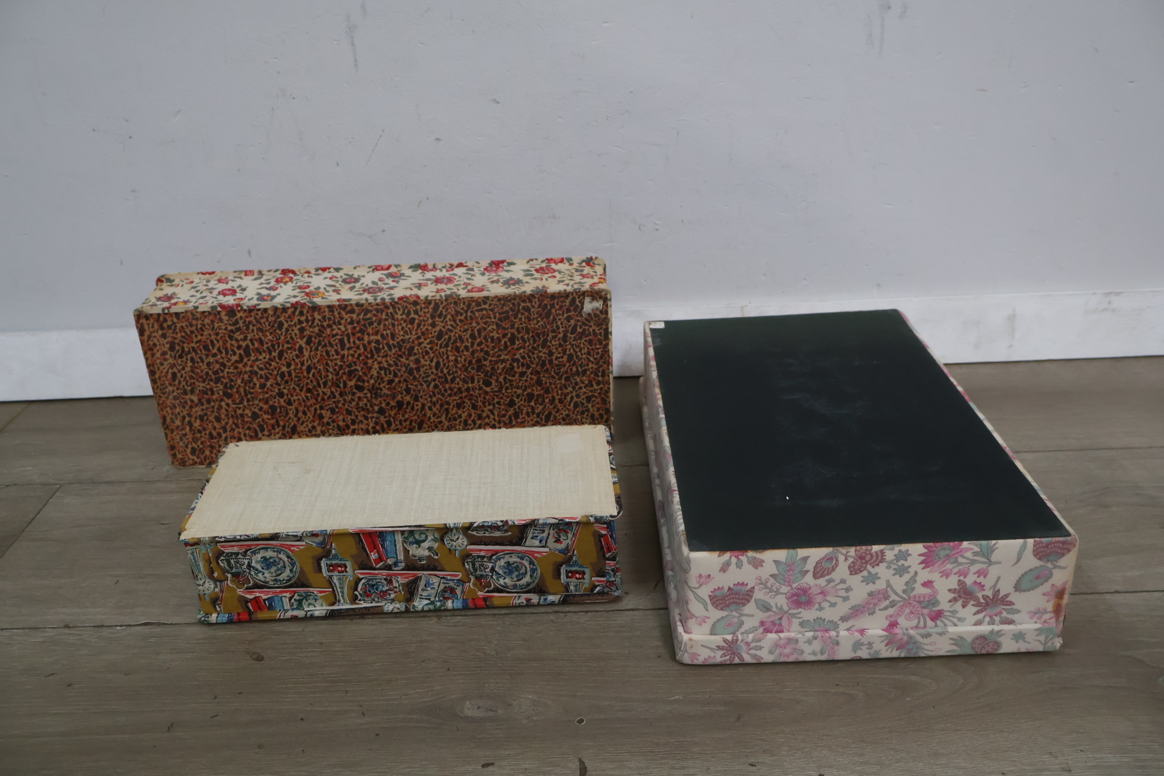 Set van drie decoratieve dozens met bloemmotief' – foto 12 – kavel bij GSD Auctions, Zoeterwoude