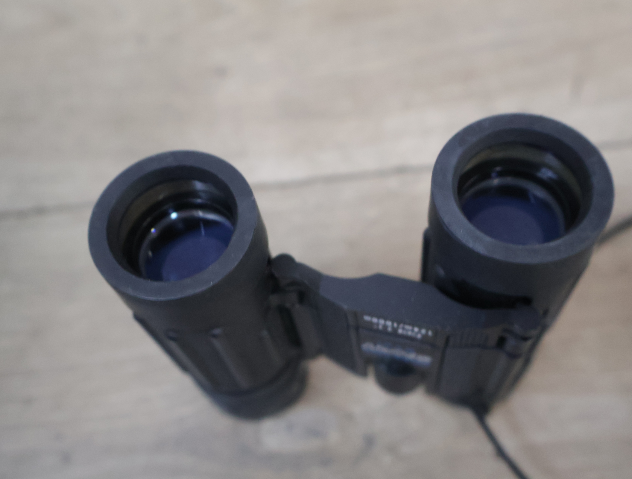 Zwarte compacte verrekijker met etui – foto 11 – kavel bij GSD Auctions, Zoeterwoude