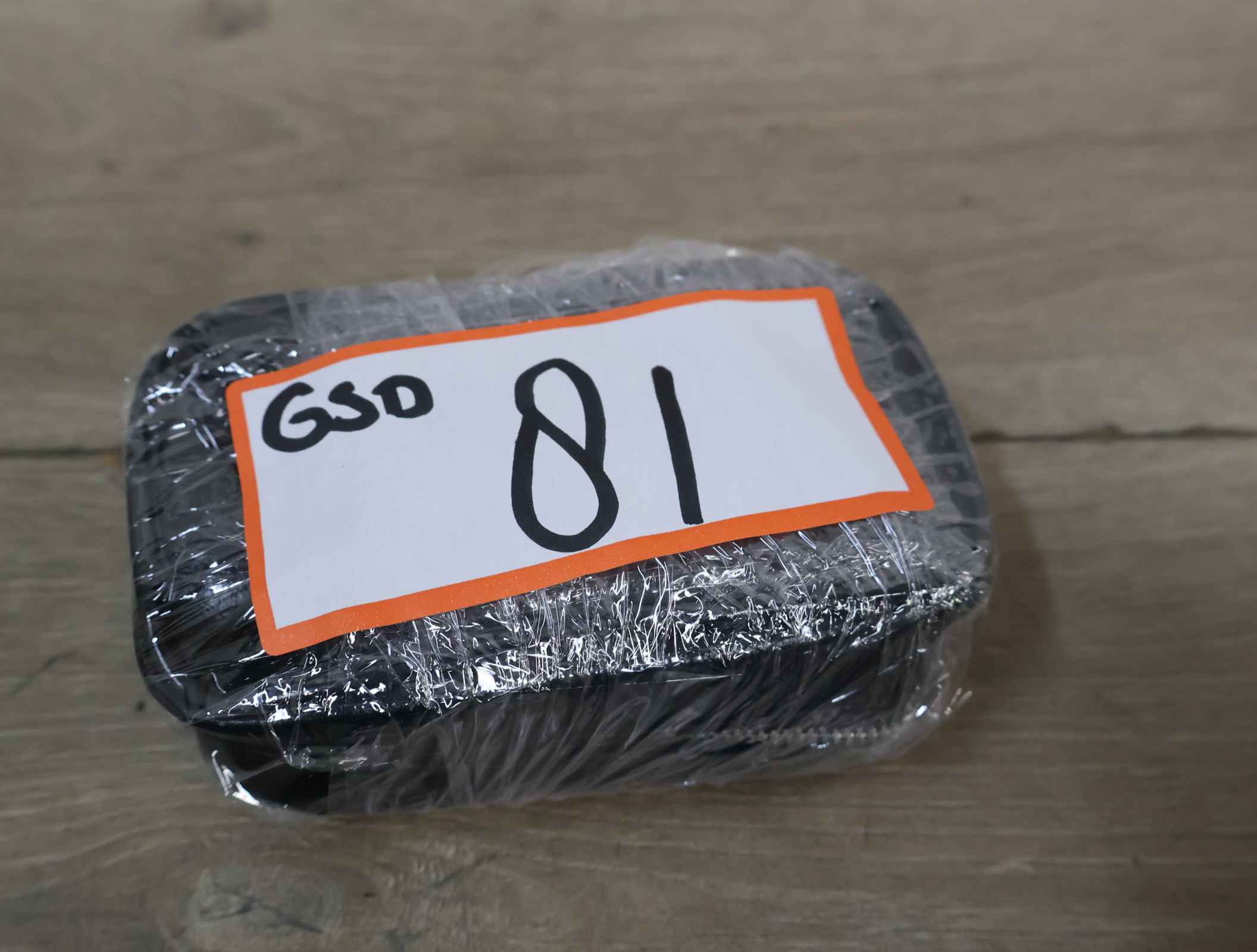 Zwarte compacte verrekijker met etui – foto 14 – kavel bij GSD Auctions, Zoeterwoude