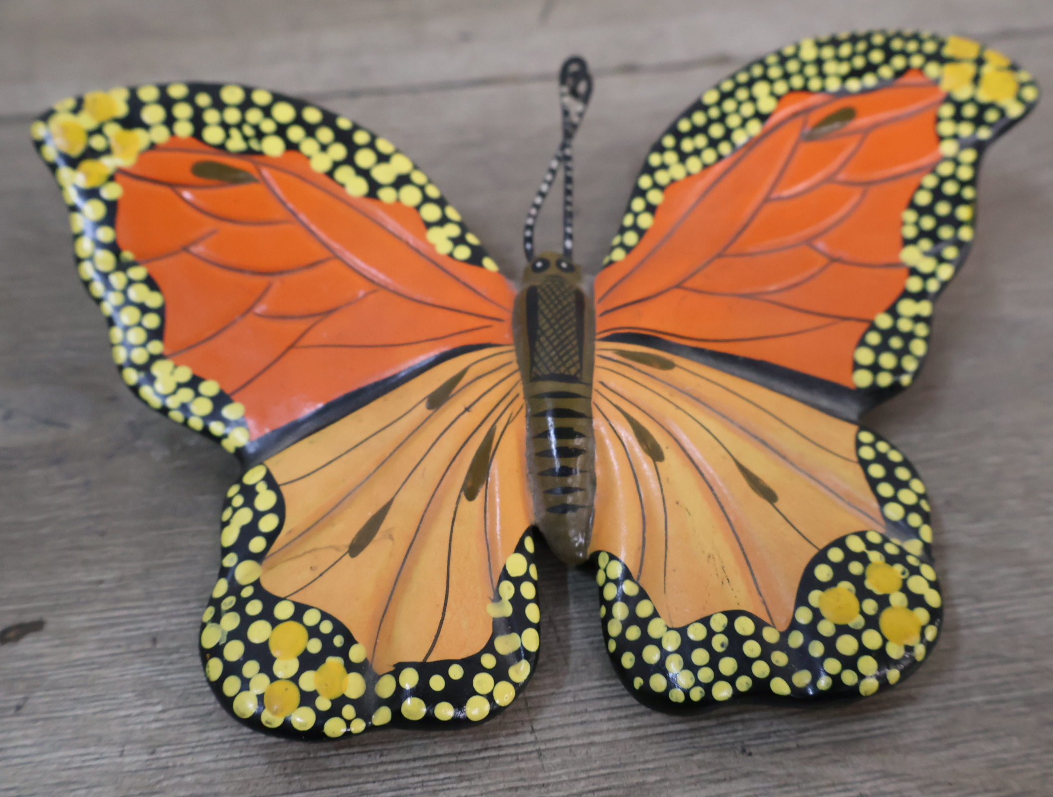 Set van twee kleurrijke vlinder wanddecoraties – foto 6 – kavel bij GSD Auctions, Zoeterwoude