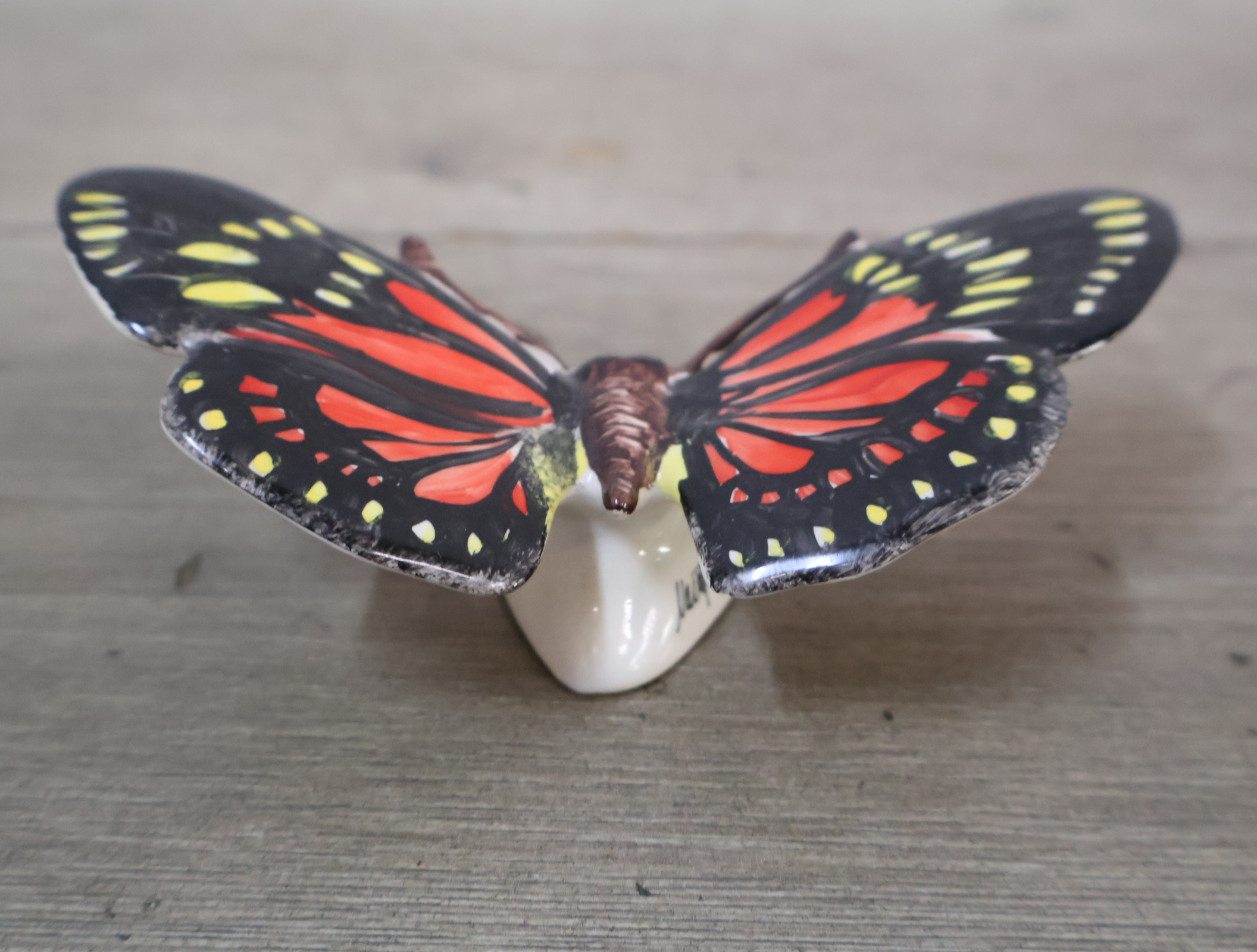 Set van twee kleurrijke vlinder wanddecoraties – foto 8 – kavel bij GSD Auctions, Zoeterwoude