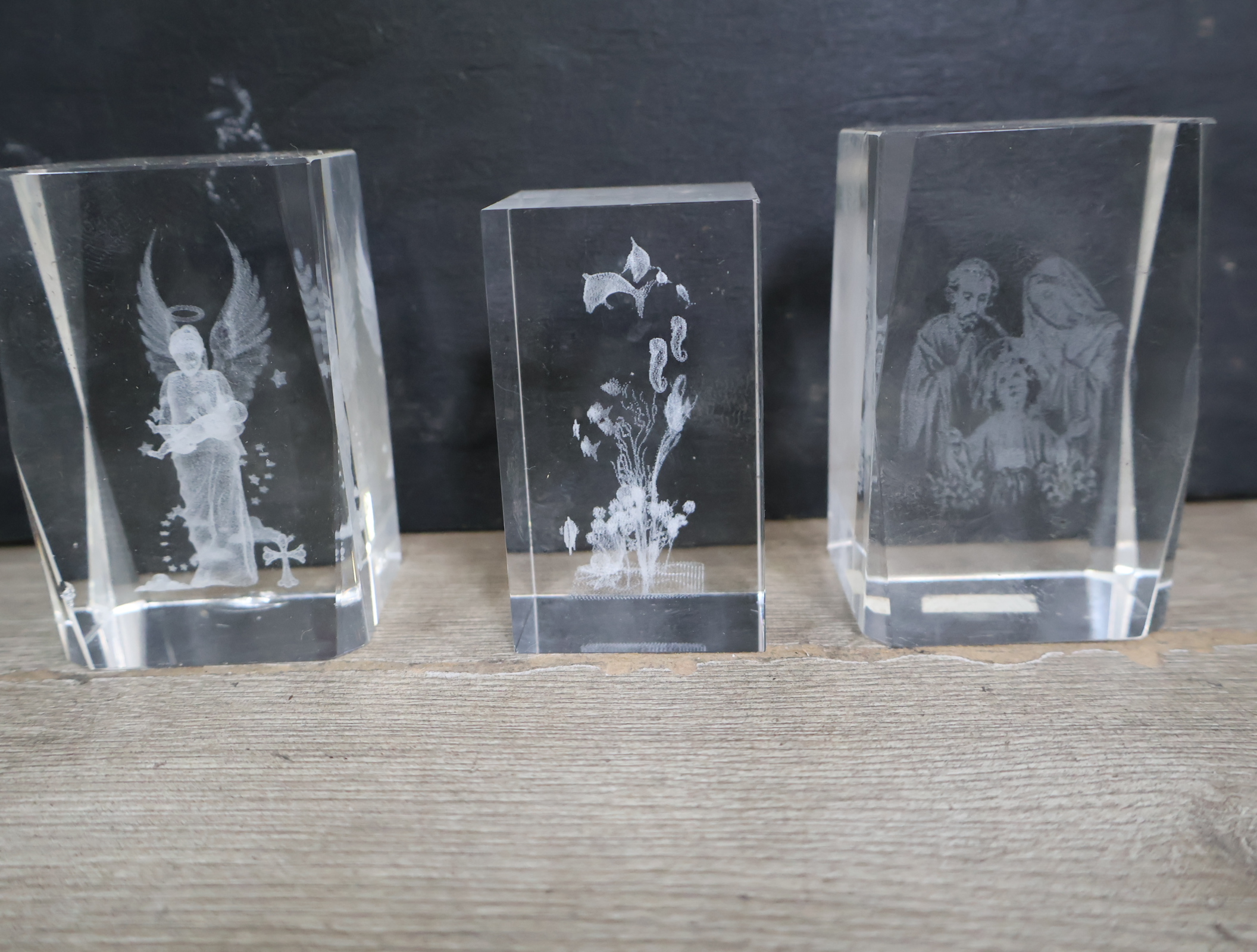Set van 3 geëtste glazen beeldjes – foto 3 – kavel bij GSD Auctions, Zoeterwoude