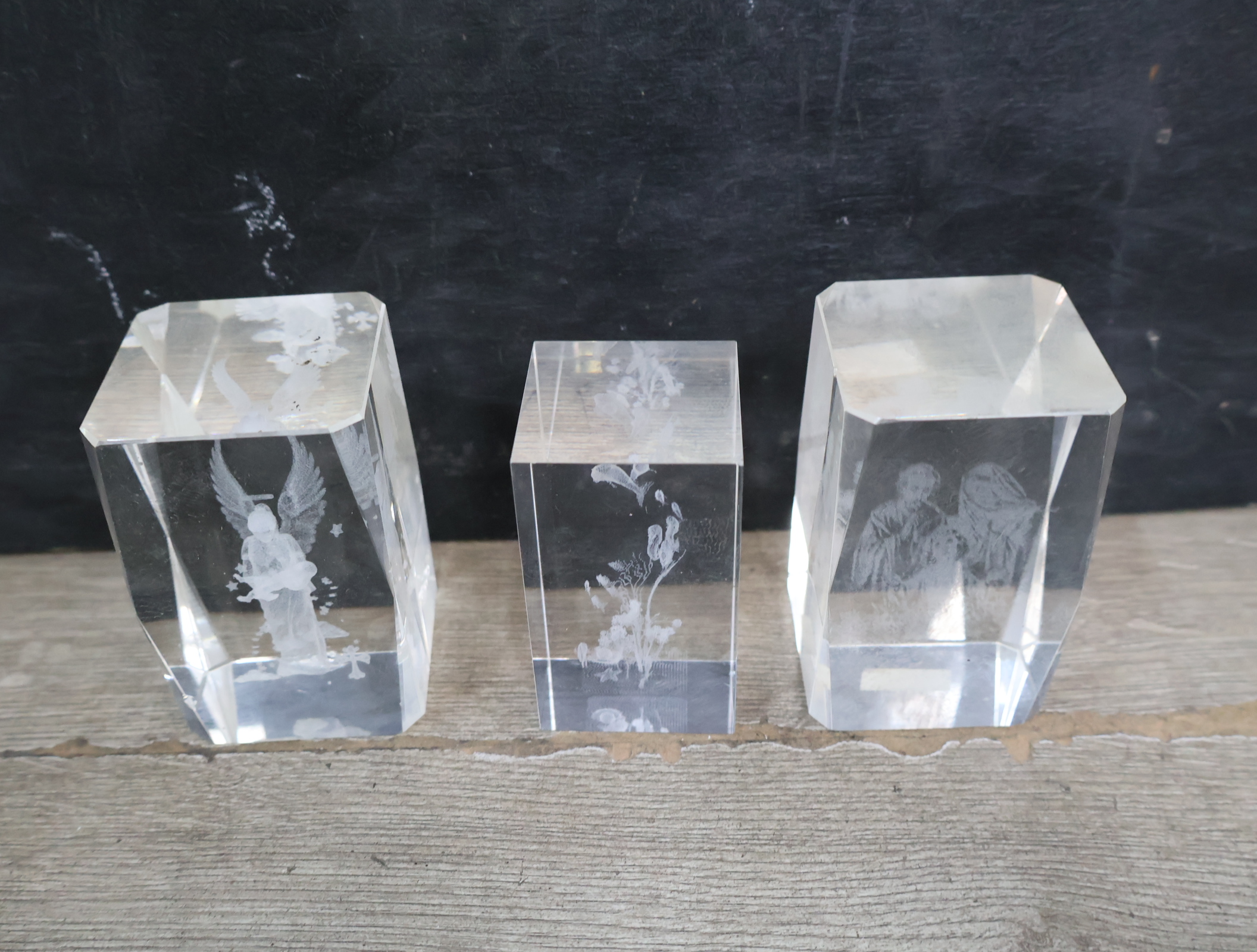 Set van 3 geëtste glazen beeldjes – foto 4 – kavel bij GSD Auctions, Zoeterwoude
