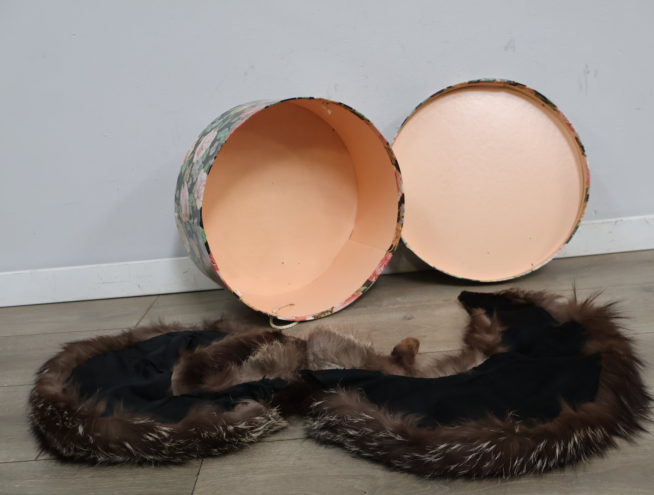 2 bontstola's in opbergdoos – foto 9 – kavel bij GSD Auctions, Zoeterwoude
