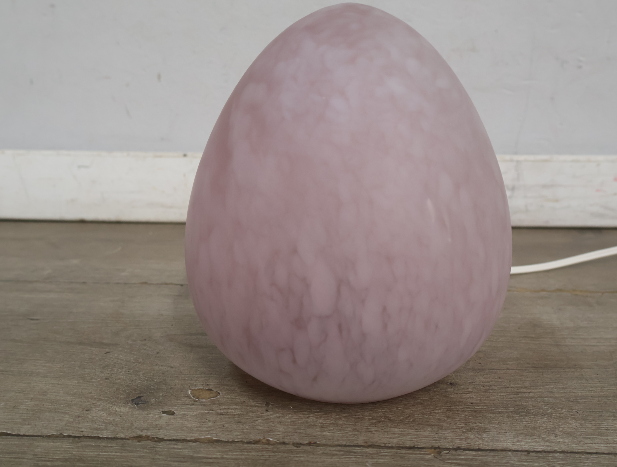 Roze lampenbol van glas – foto 3 – kavel bij GSD Auctions, Zoeterwoude