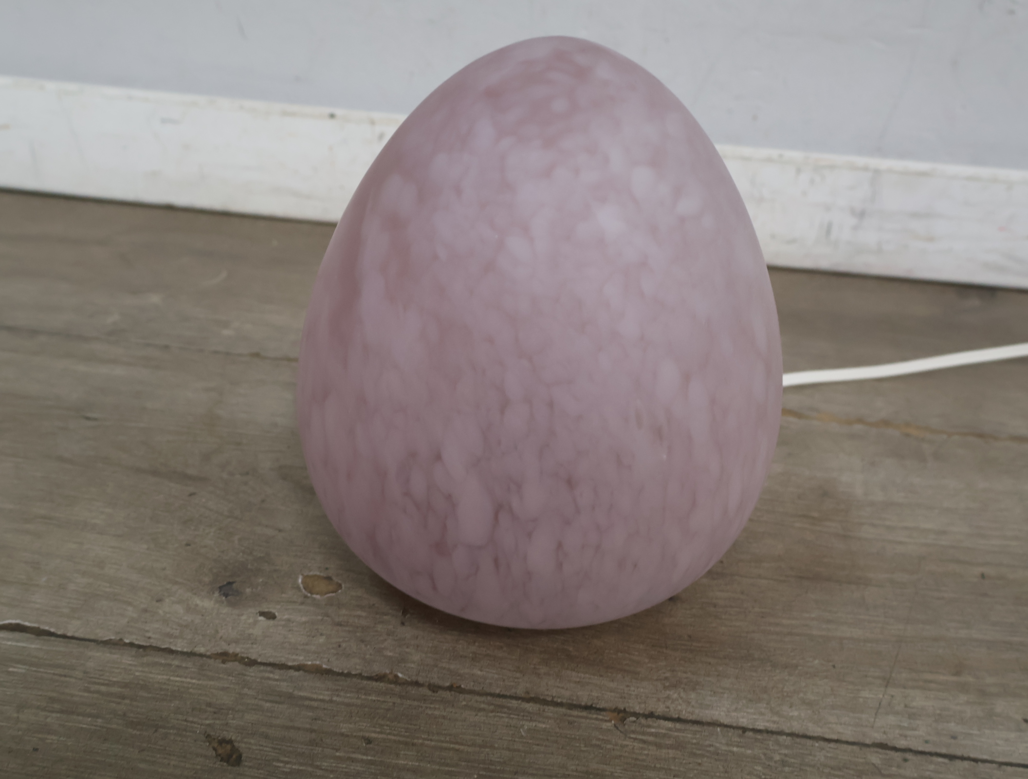 Roze lampenbol van glas – foto 4 – kavel bij GSD Auctions, Zoeterwoude