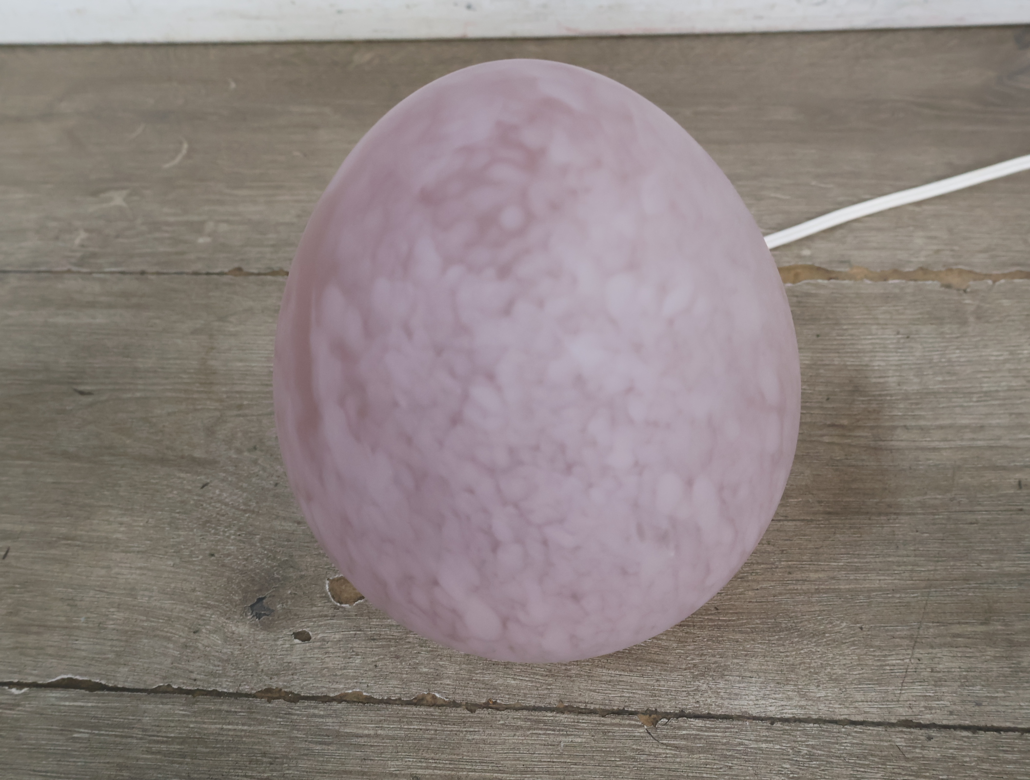 Roze lampenbol van glas – foto 5 – kavel bij GSD Auctions, Zoeterwoude