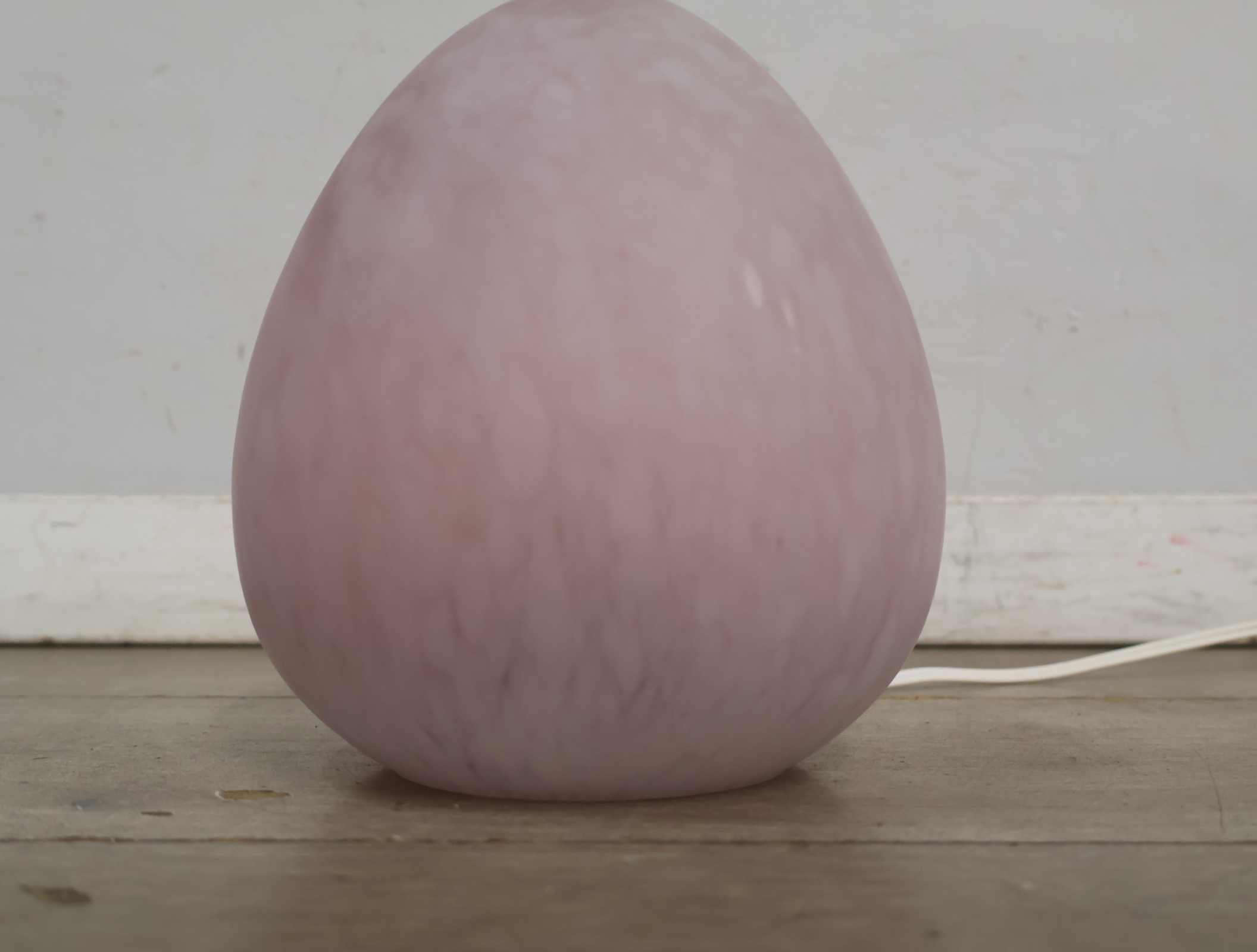 Roze lampenbol van glas – foto 6 – kavel bij GSD Auctions, Zoeterwoude