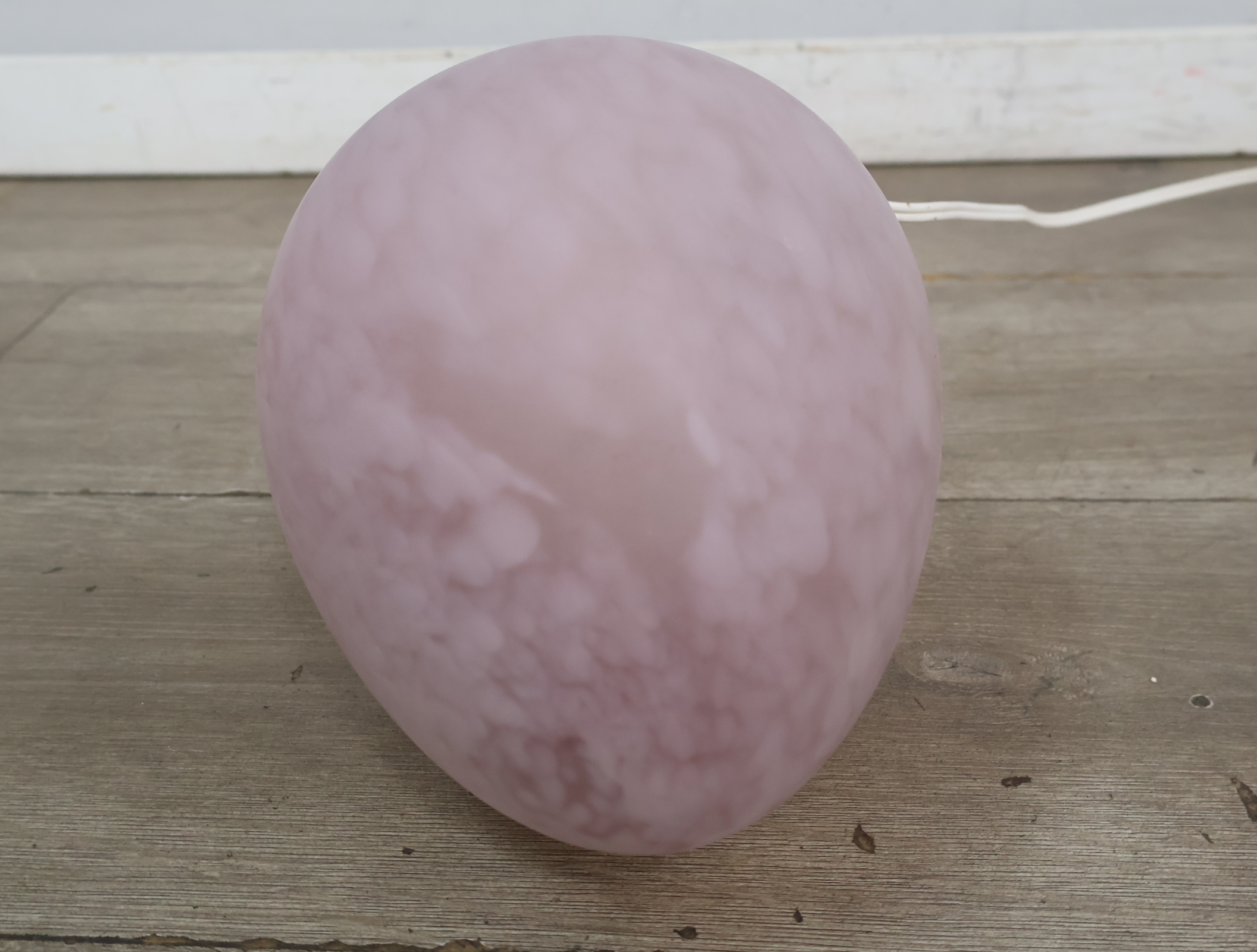 Roze lampenbol van glas – foto 7 – kavel bij GSD Auctions, Zoeterwoude