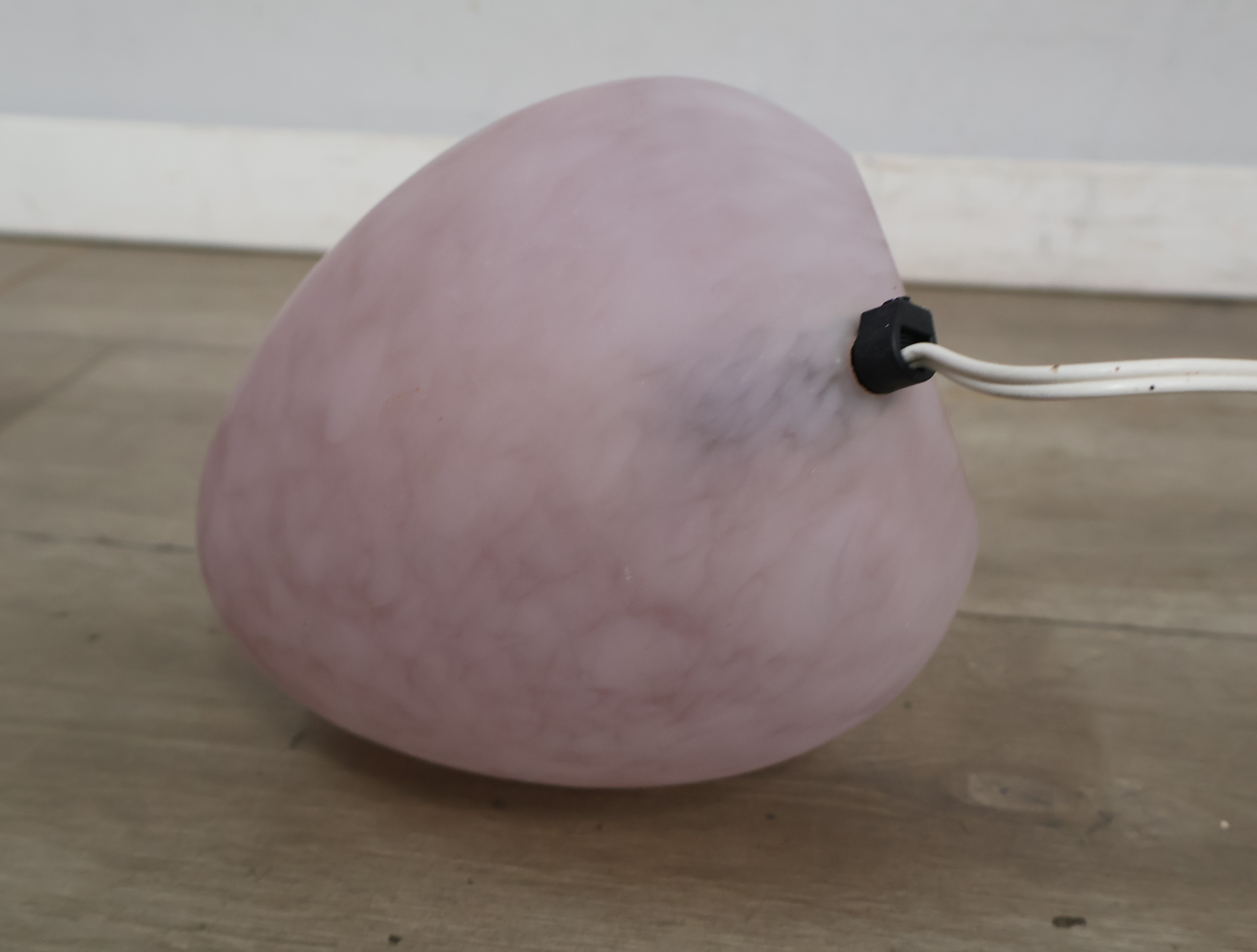 Roze lampenbol van glas – foto 8 – kavel bij GSD Auctions, Zoeterwoude