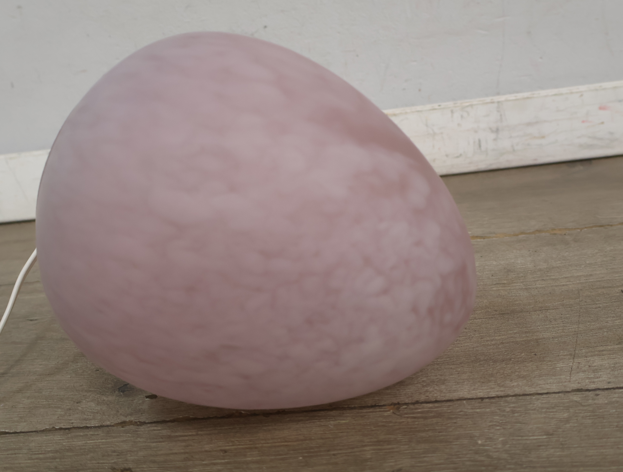 Roze lampenbol van glas – foto 12 – kavel bij GSD Auctions, Zoeterwoude