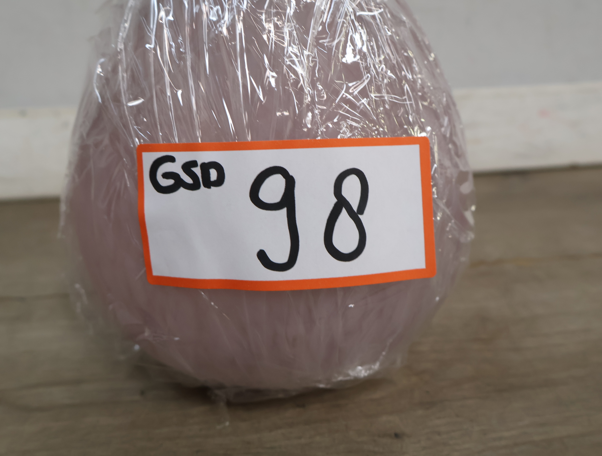 Roze lampenbol van glas – foto 17 – kavel bij GSD Auctions, Zoeterwoude