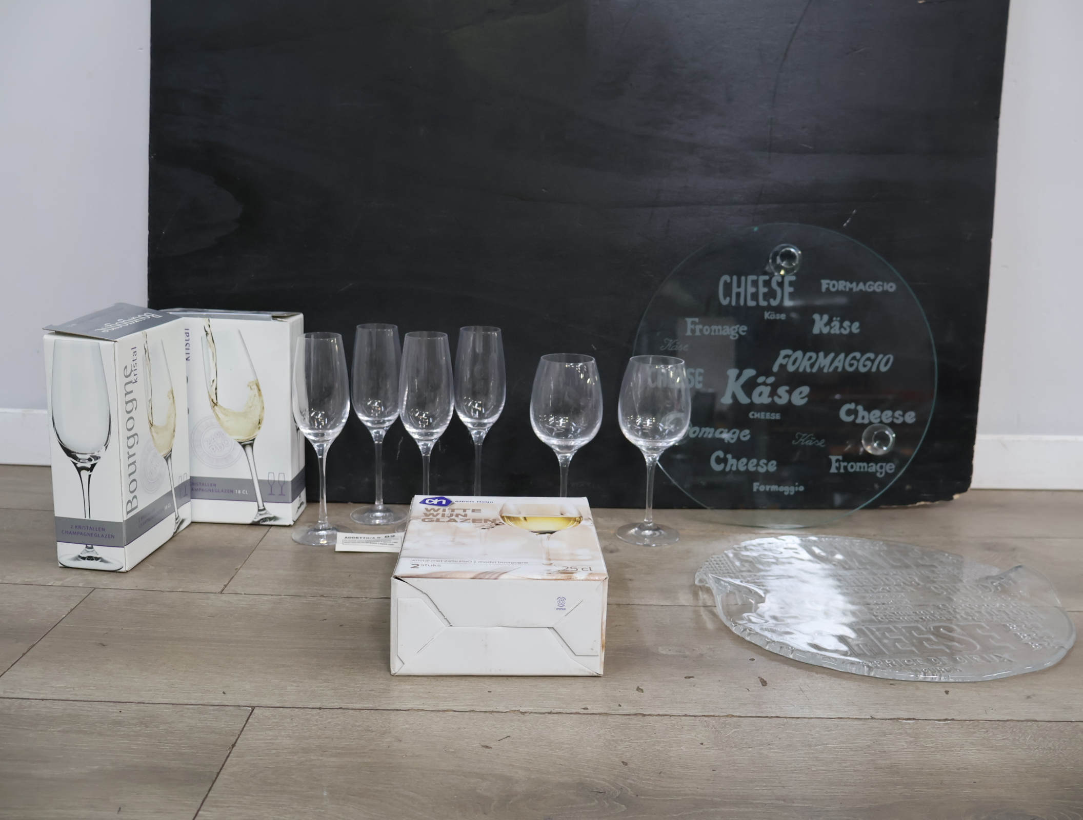 Set diverse wijnglazen en glazen kaasplanken – foto 4 – kavel bij GSD Auctions, Zoeterwoude