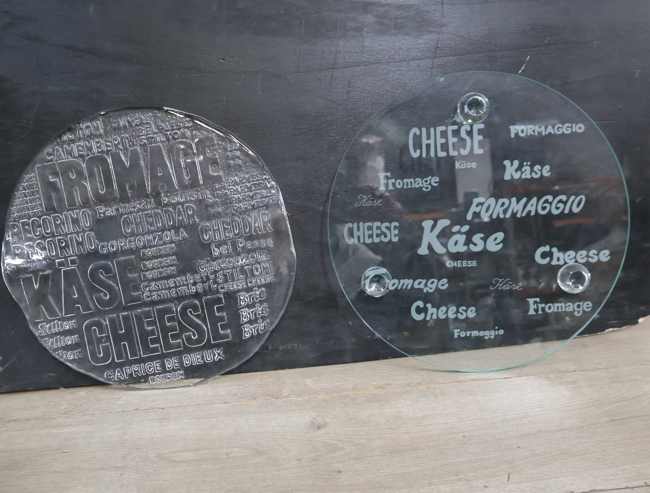 Set diverse wijnglazen en glazen kaasplanken – foto 12 – kavel bij GSD Auctions, Zoeterwoude