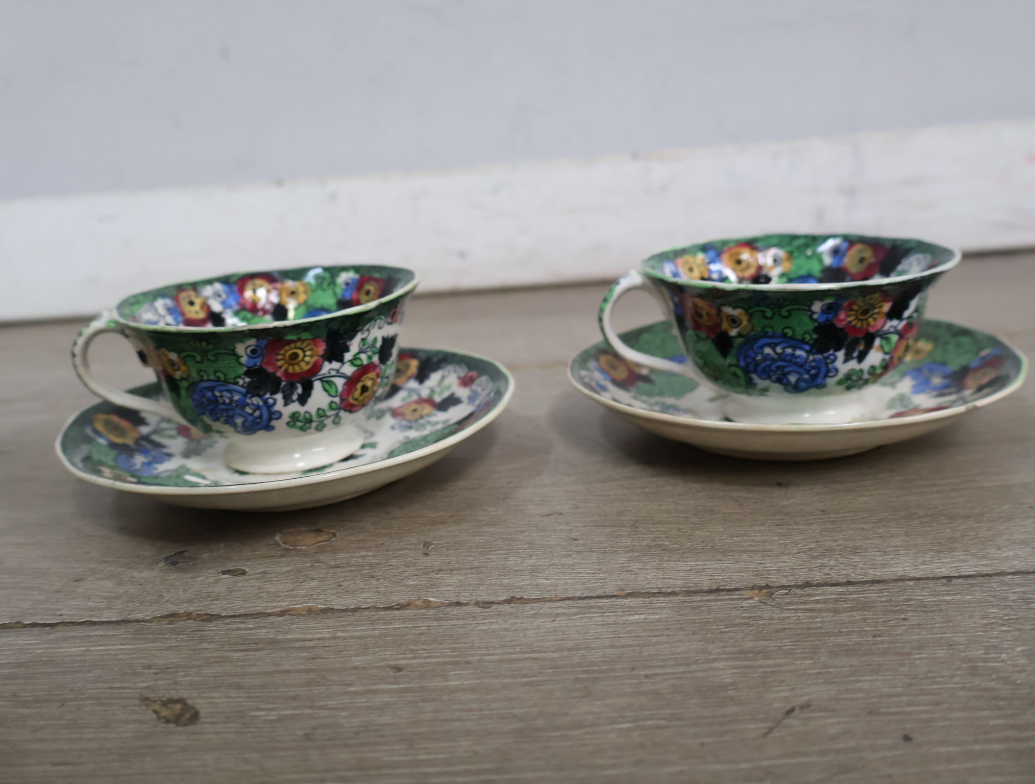 Set van 4 kleurrijke 'Wild Rose' theekopjes met schotels – foto 7 – kavel bij GSD Auctions, Zoeterwoude