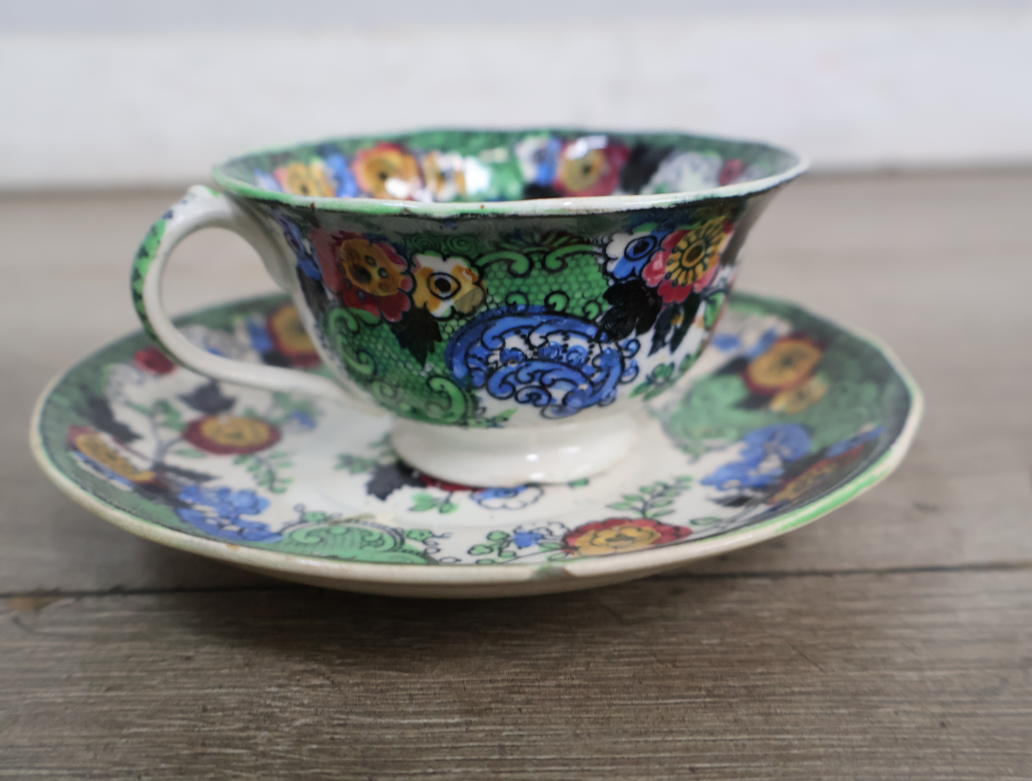 Set van 4 kleurrijke 'Wild Rose' theekopjes met schotels – foto 12 – kavel bij GSD Auctions, Zoeterwoude