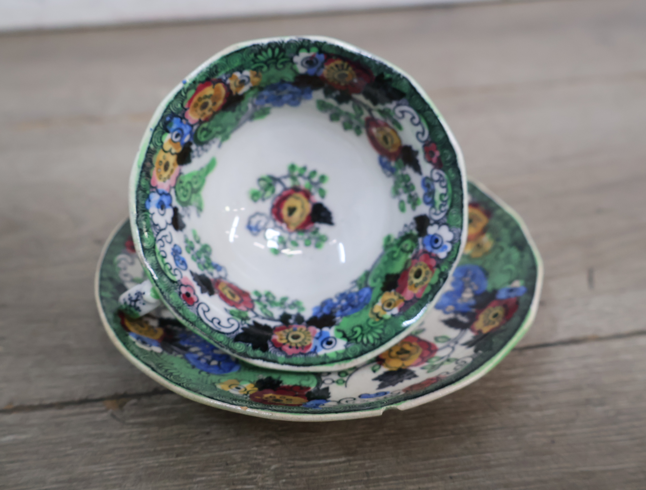 Set van 4 kleurrijke 'Wild Rose' theekopjes met schotels – foto 13 – kavel bij GSD Auctions, Zoeterwoude