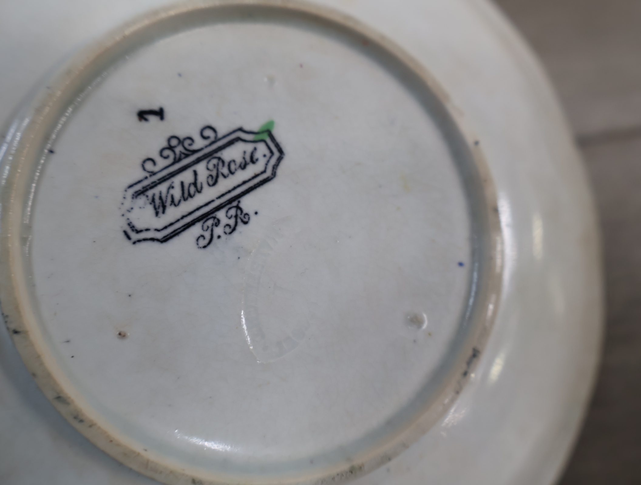 Set van 4 kleurrijke 'Wild Rose' theekopjes met schotels – foto 18 – kavel bij GSD Auctions, Zoeterwoude