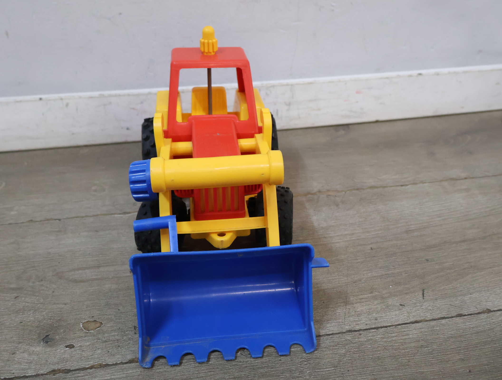McDonald's speelgoed kassa en gele frontlader tractor – foto 7 – kavel bij GSD Auctions, Zoeterwoude