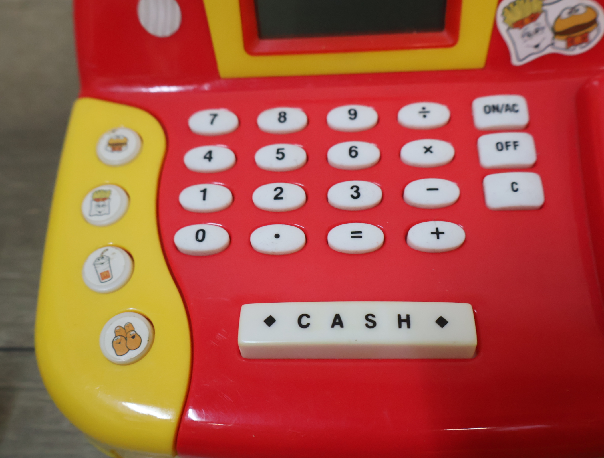 McDonald's speelgoed kassa en gele frontlader tractor – foto 10 – kavel bij GSD Auctions, Zoeterwoude