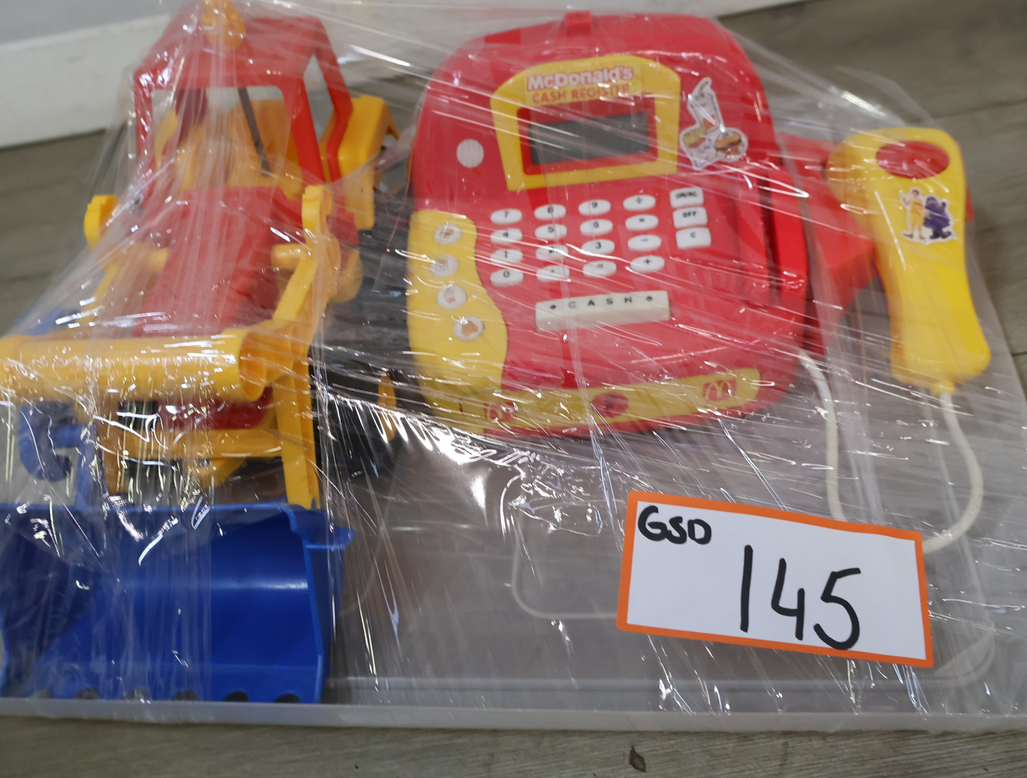 McDonald's speelgoed kassa en gele frontlader tractor – foto 18 – kavel bij GSD Auctions, Zoeterwoude