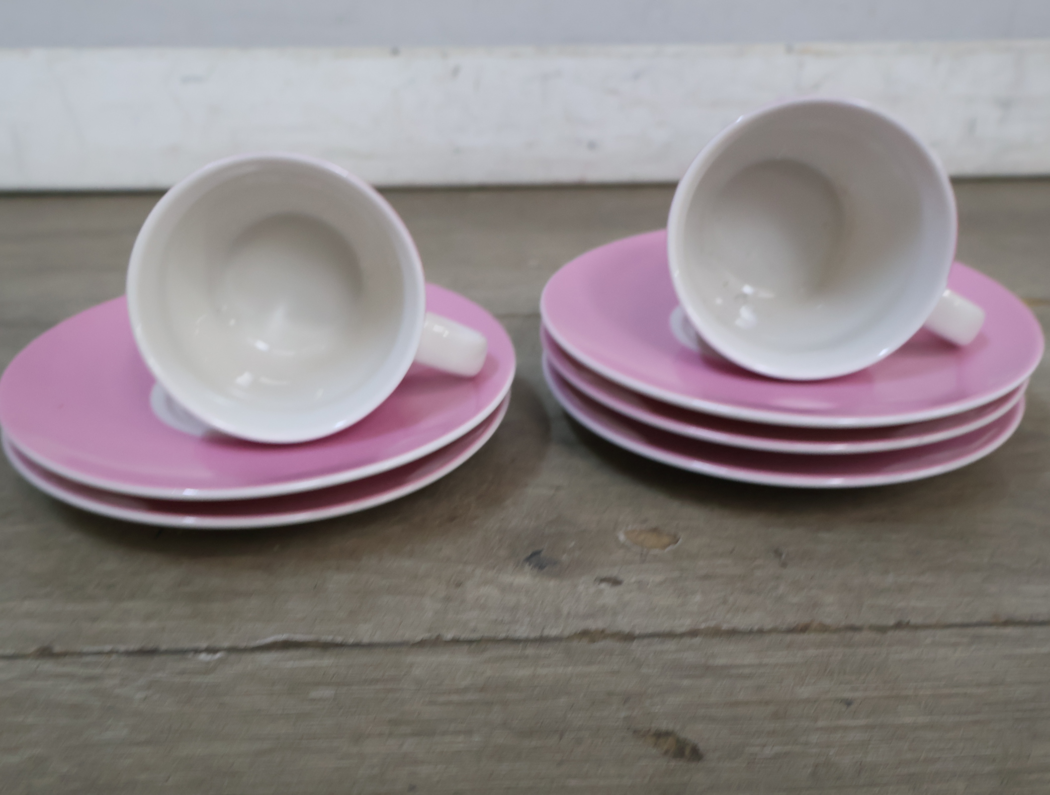 Koffieservies met pastel cups en schotels – foto 8 – kavel bij GSD Auctions, Zoeterwoude