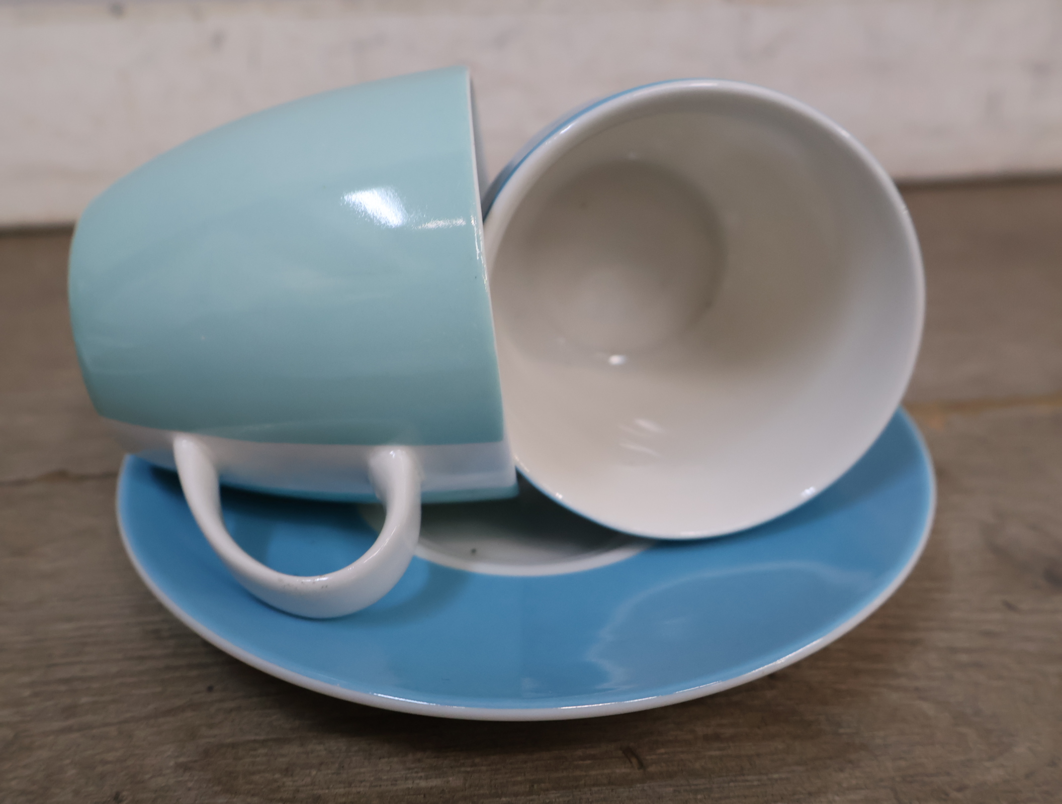 Koffieservies met pastel cups en schotels – foto 10 – kavel bij GSD Auctions, Zoeterwoude
