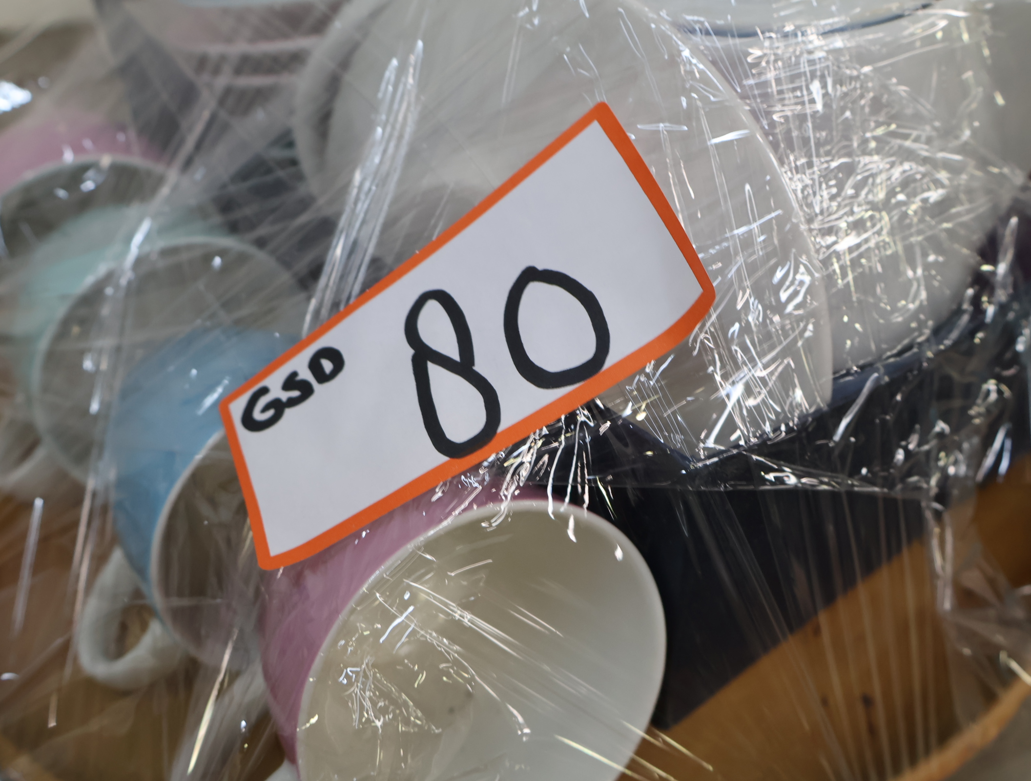Koffieservies met pastel cups en schotels – foto 19 – kavel bij GSD Auctions, Zoeterwoude