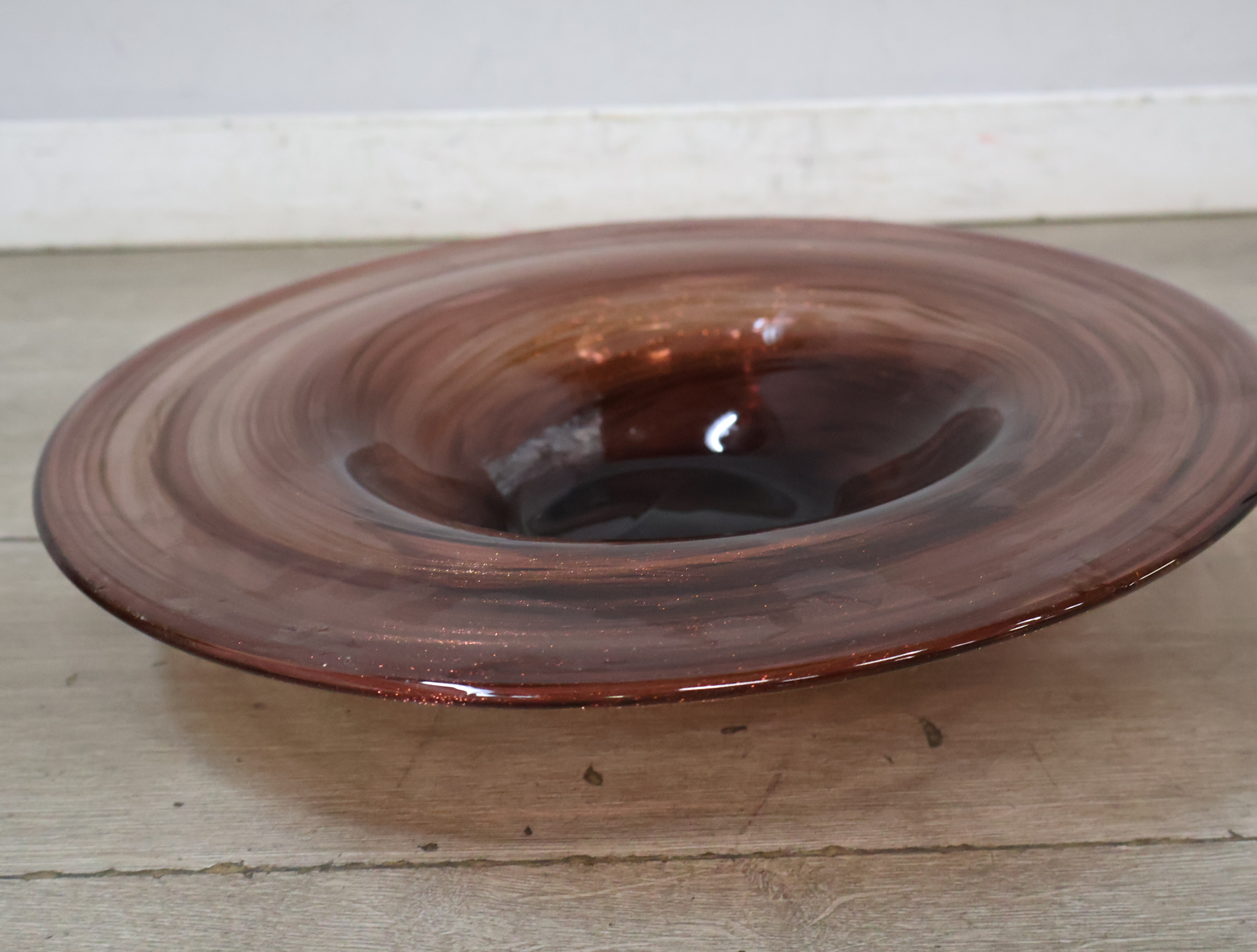 Donkerroze glazen schaal – foto 2 – kavel bij GSD Auctions, Zoeterwoude
