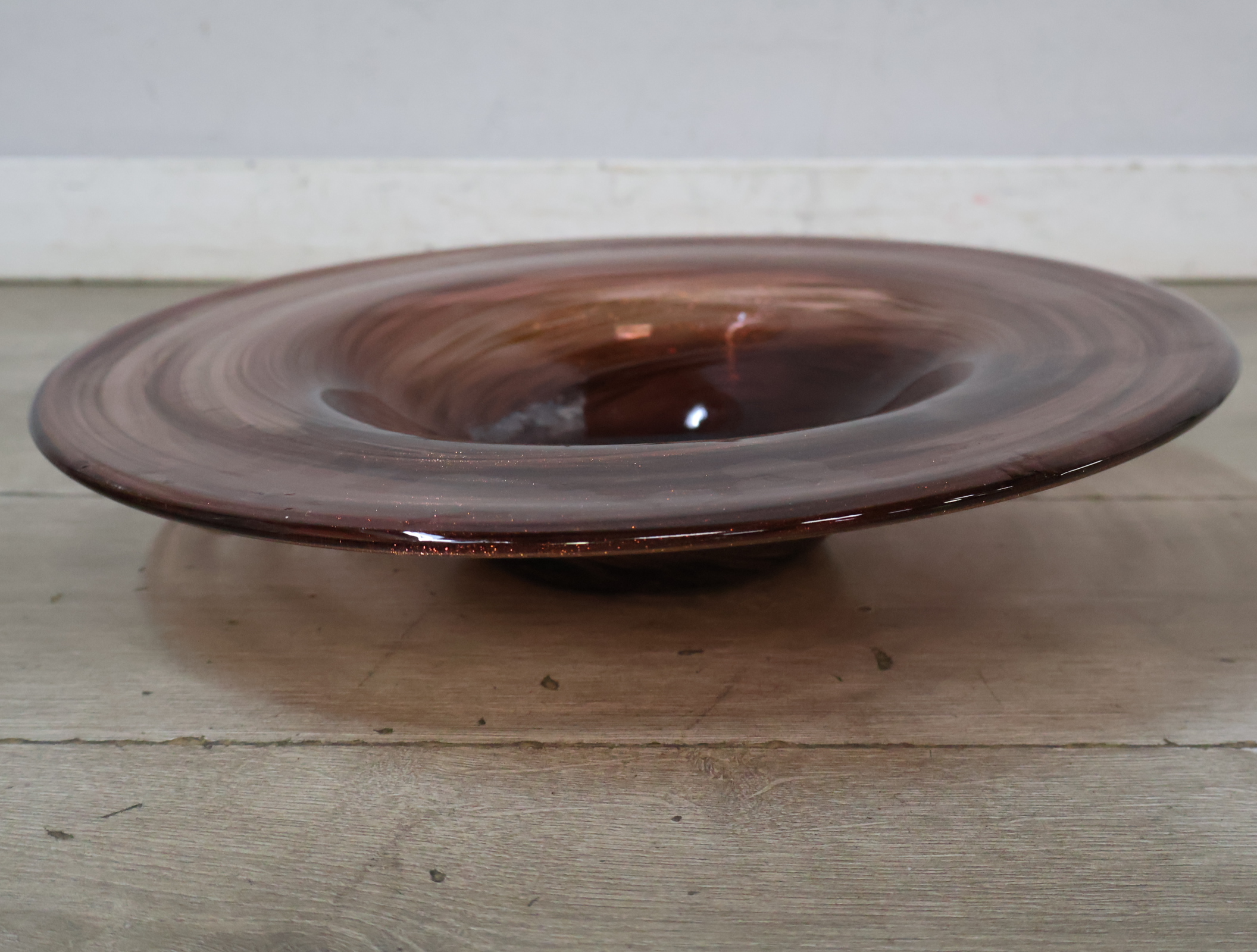 Donkerroze glazen schaal – foto 3 – kavel bij GSD Auctions, Zoeterwoude
