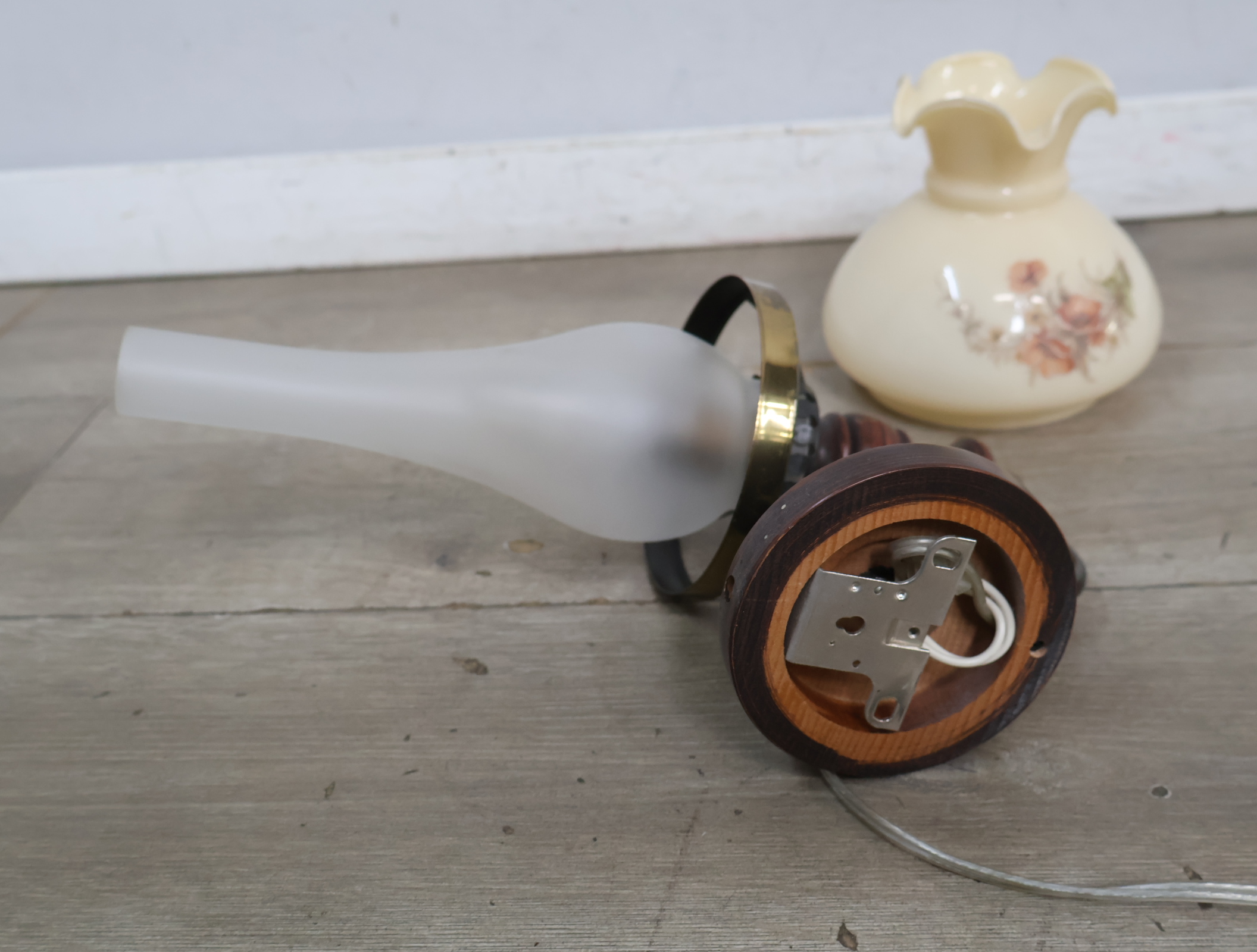 Vintage wandlamp met bloemenmotief – foto 7 – kavel bij GSD Auctions, Zoeterwoude